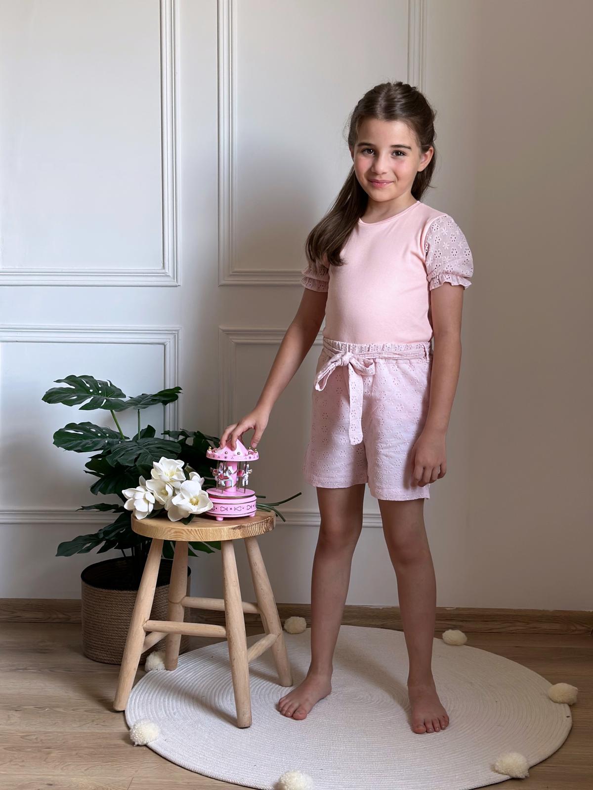 Pembe Kol Detaylı Şortlu Takım