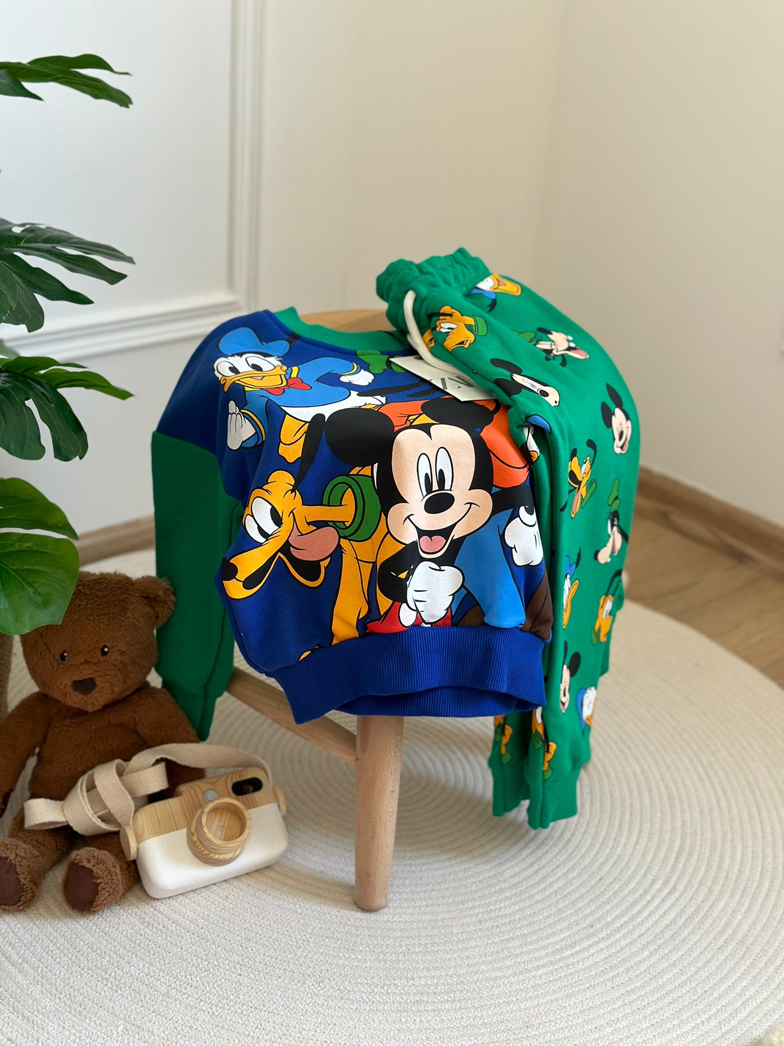 Mickey ve Arkadaşları Büyük Baskılı Eşofman Takımı