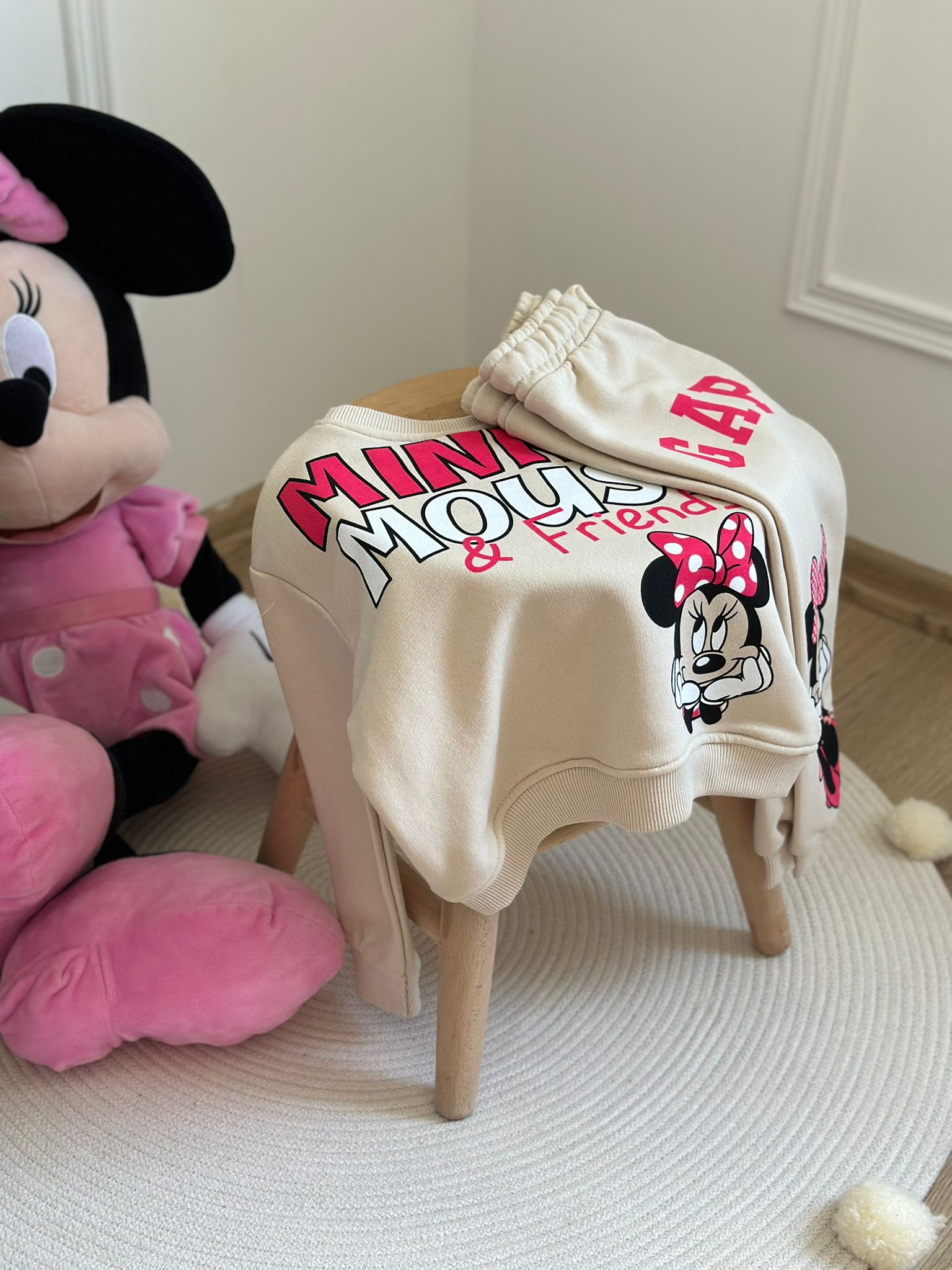 Krem Rengi Sırt Baskılı Minnie Mouse Gap Eşofman Takımı