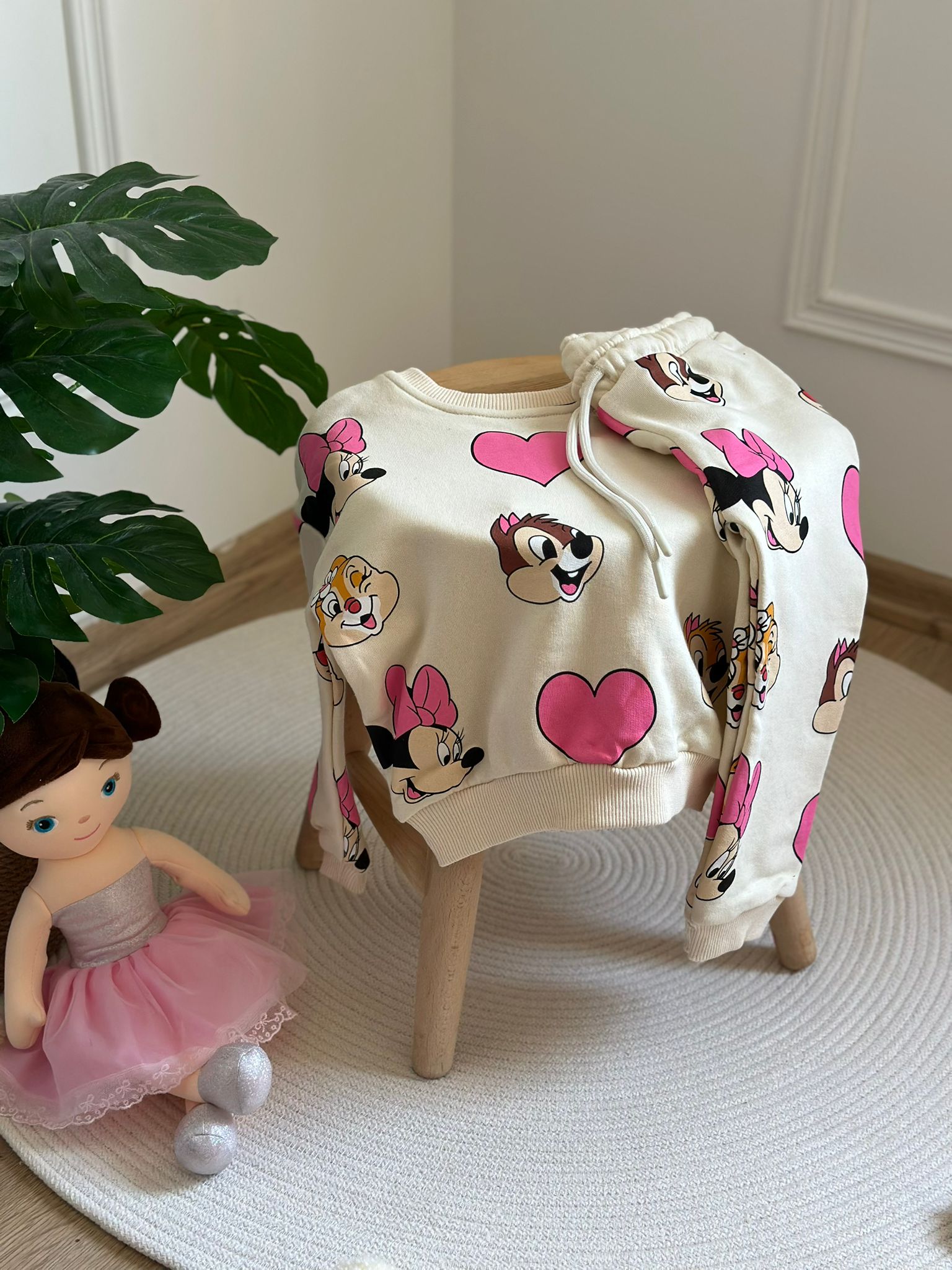 Minnie Ve Arkadaşları Kalpli Eşofman Takımı