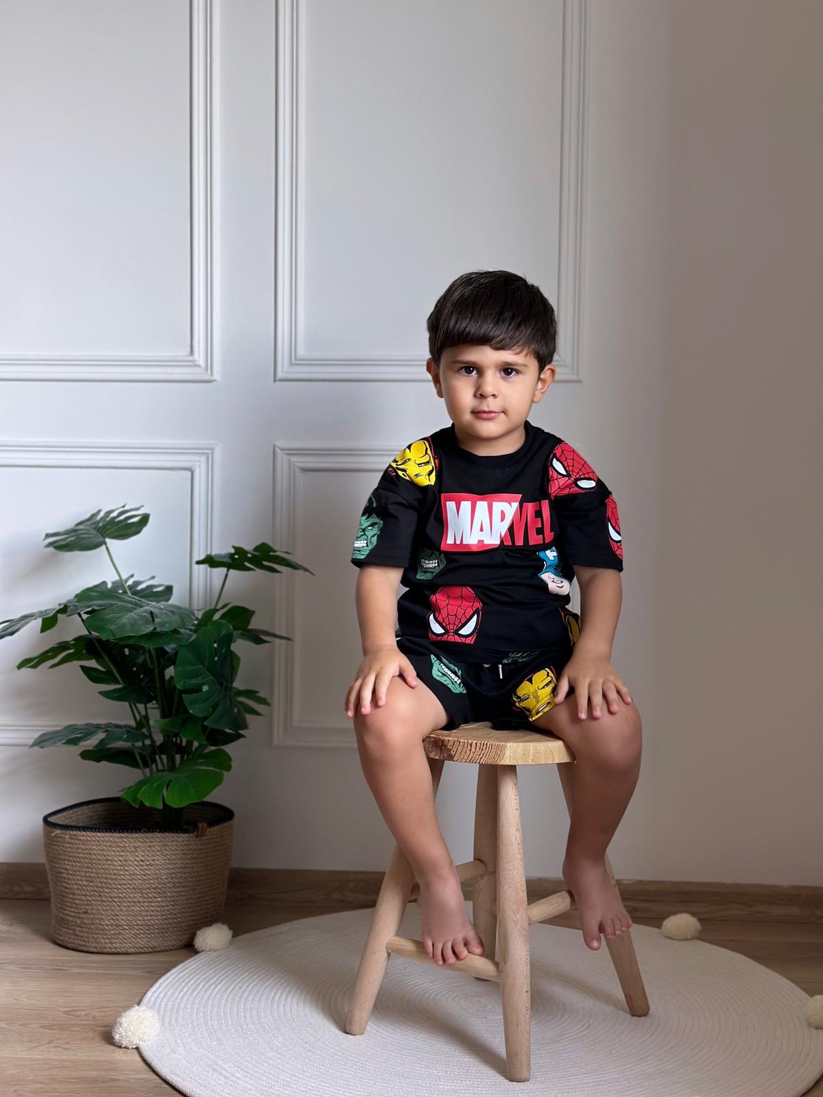 Siyah Marvel Baskılı Şortlu Takım