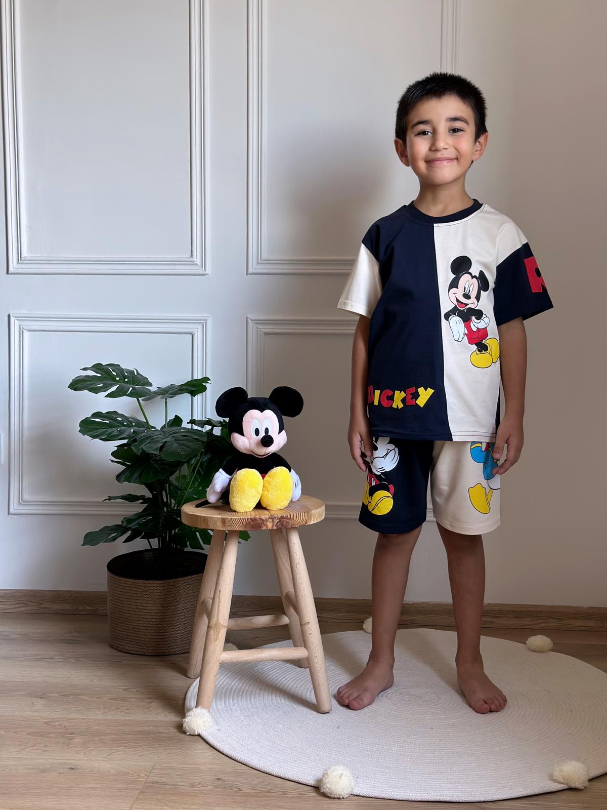 Mickey Mouse Çift Renkli Şortlu Takım
