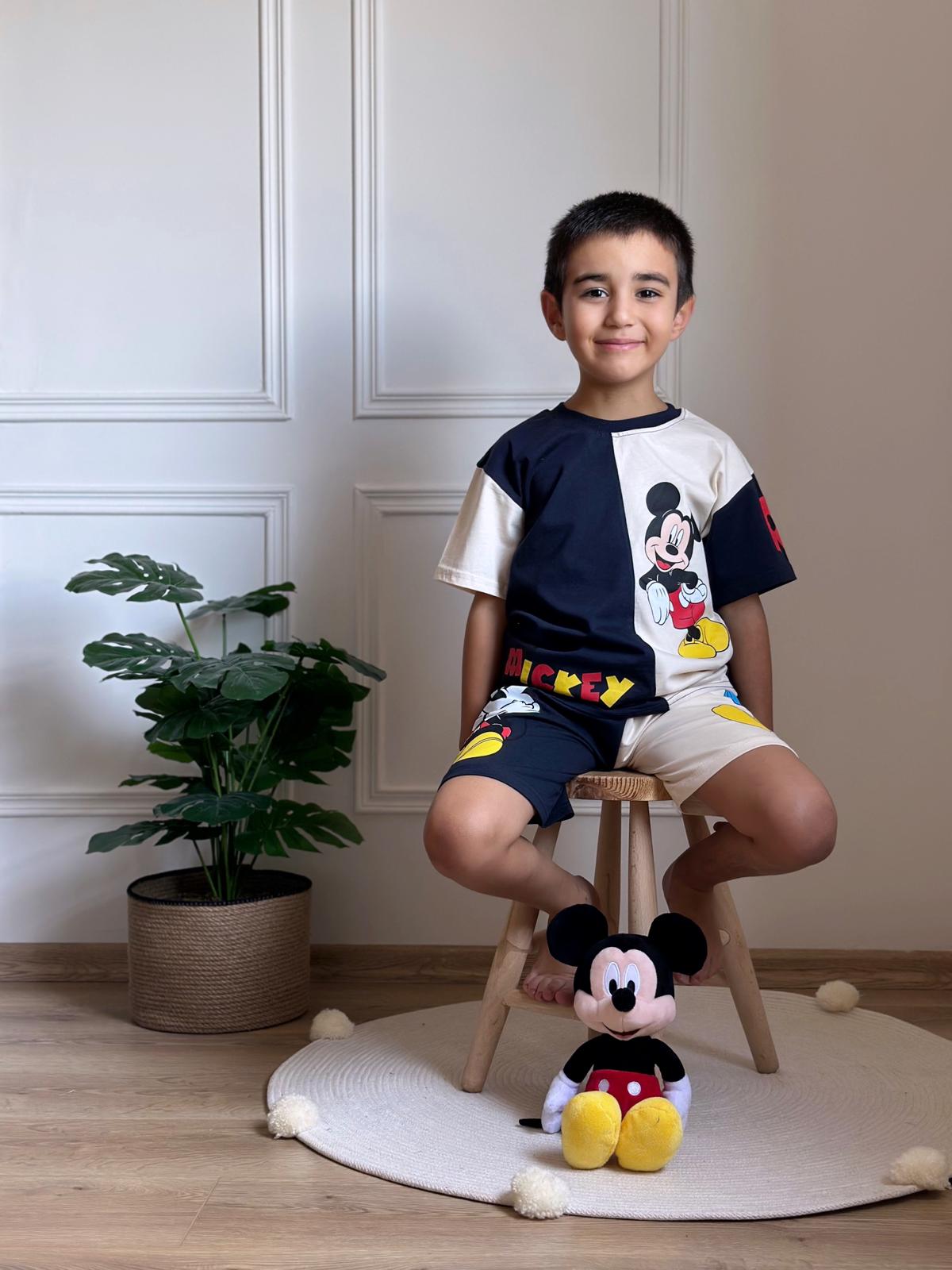 Mickey Mouse Çift Renkli Şortlu Takım