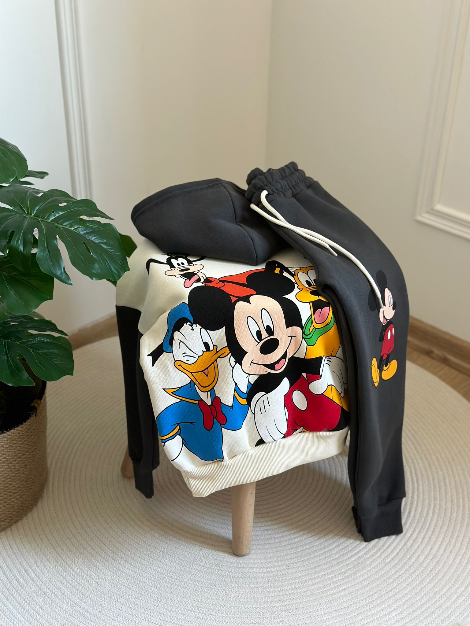 Mickey Ve Arkadaşları Büyük Sırt Baskılı Eşofman Takımı