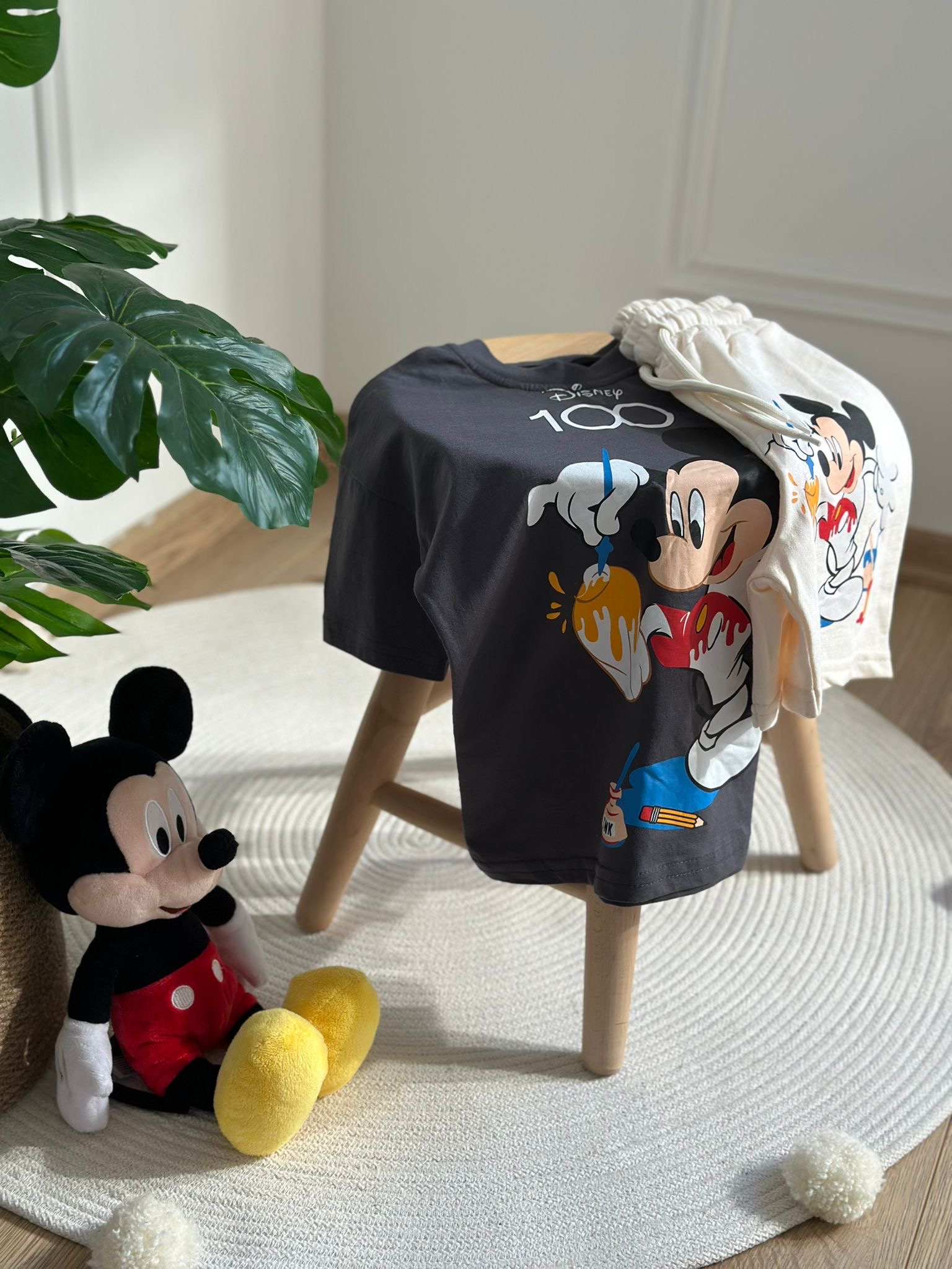 Ressam Mickey Beyaz Şortlu Takım