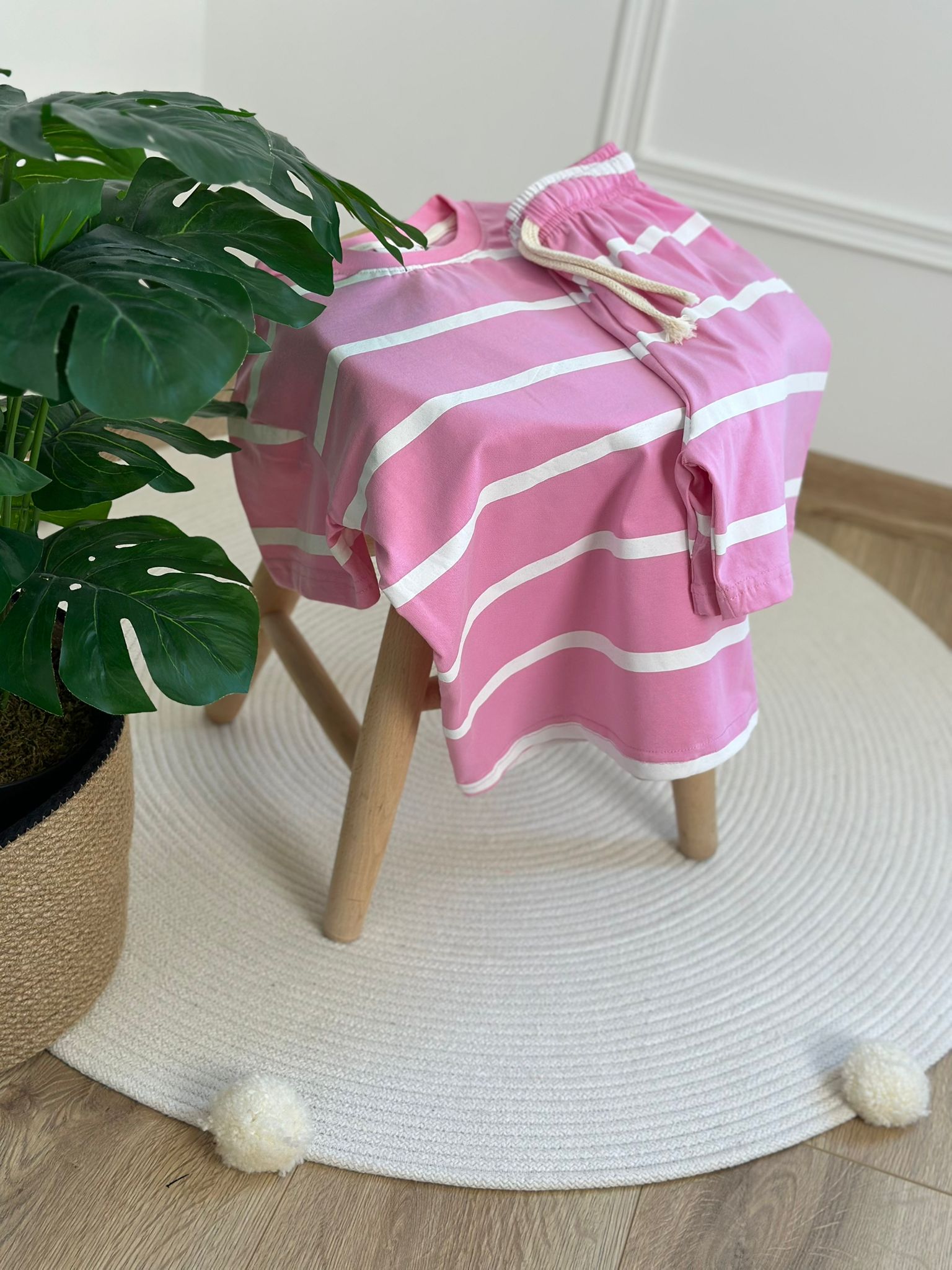 Çizgi Detaylı Pembe Şortlu Takım