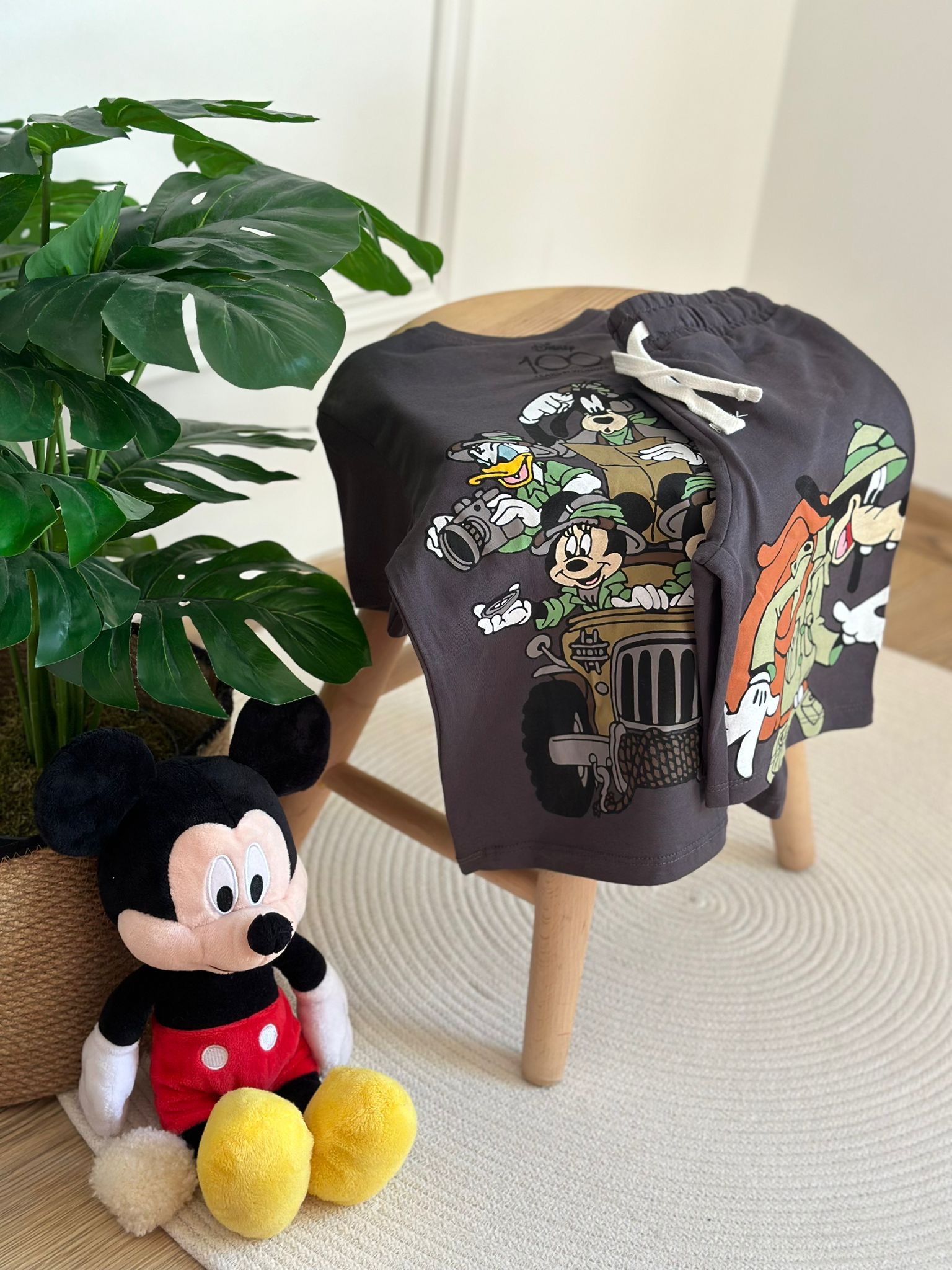 Kaşif Mickey ve Arkadaşları Füme Şortlu Takım