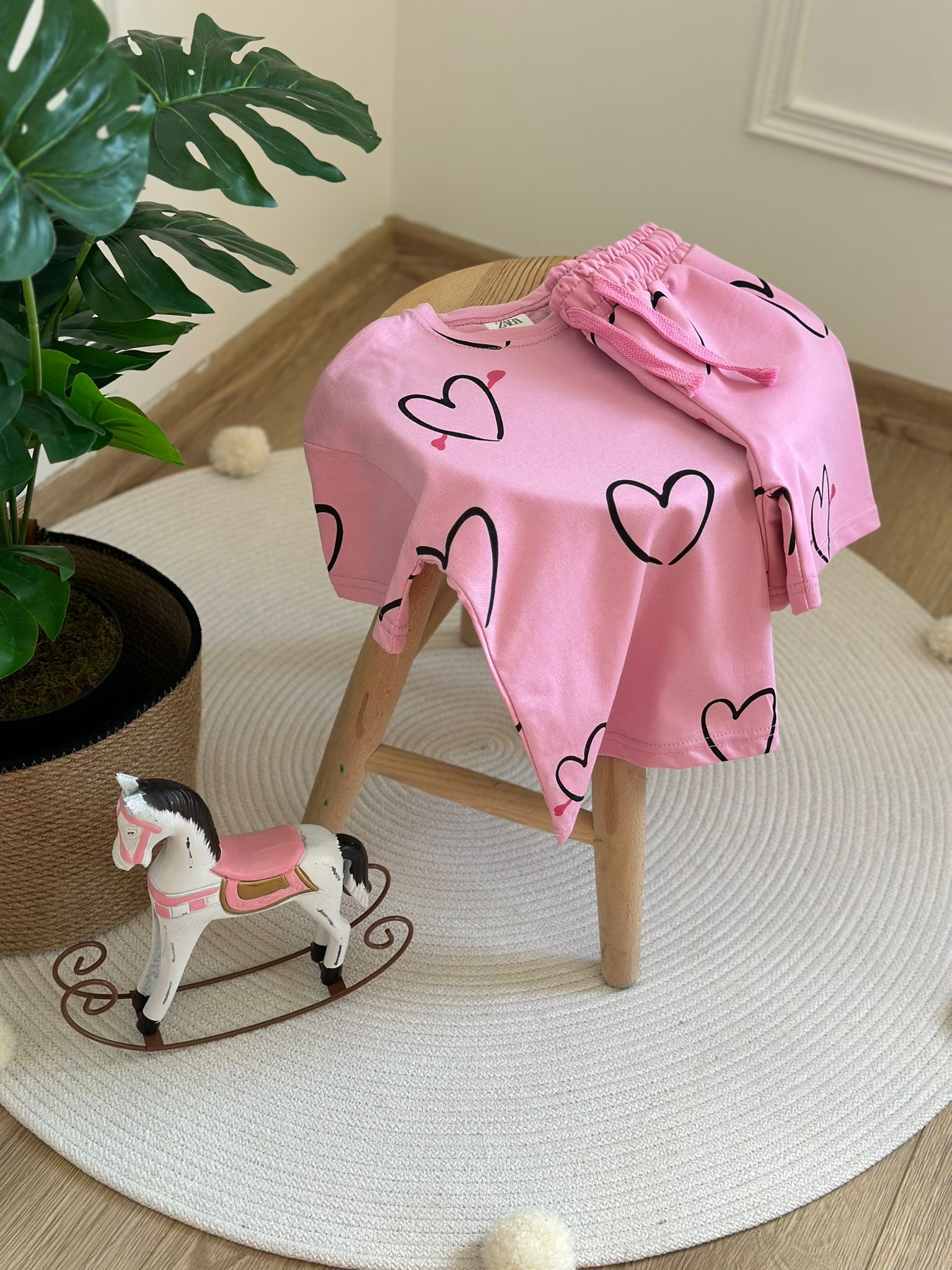 Pembe Kalp Desenli Şortlu Takım