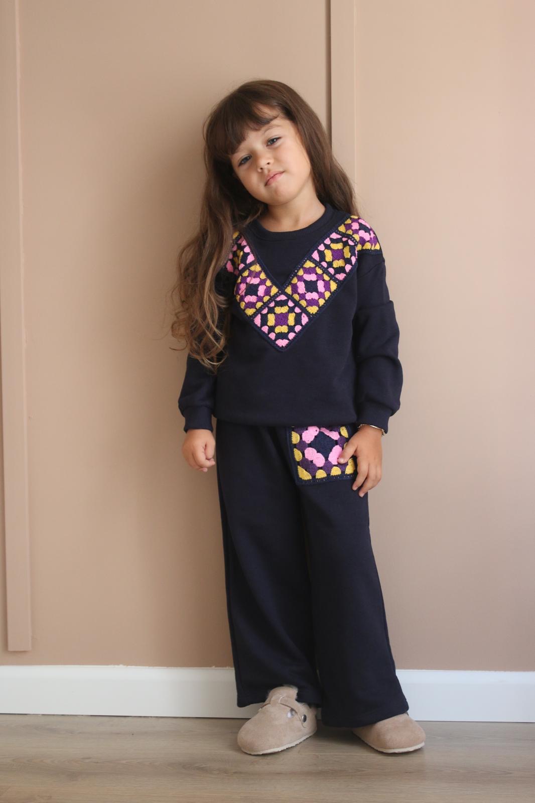 Siyah Motif Detaylı Eşofman Takımı