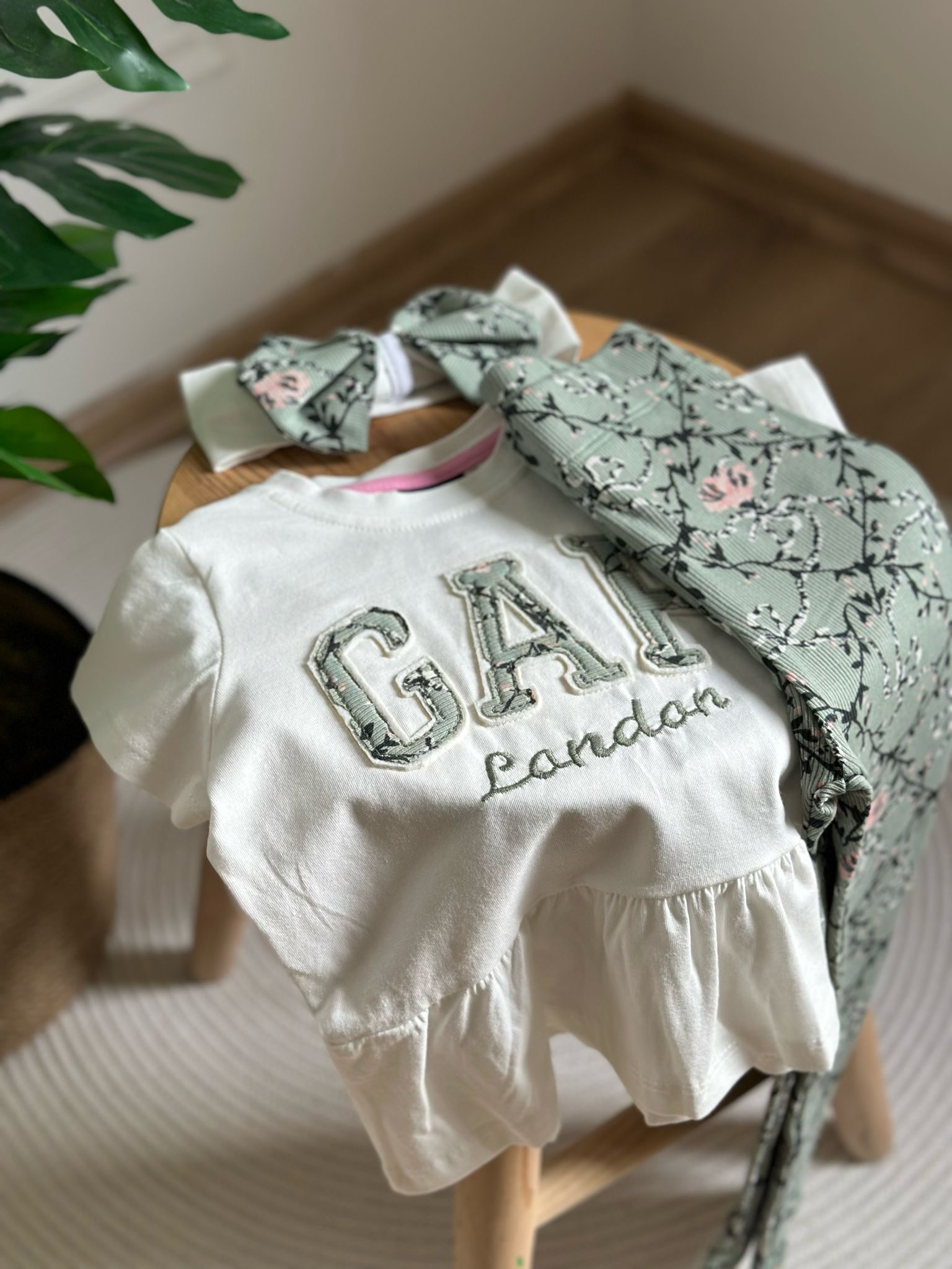 Haki Yeşil Gap London Bandana ve Taytlı Takım
