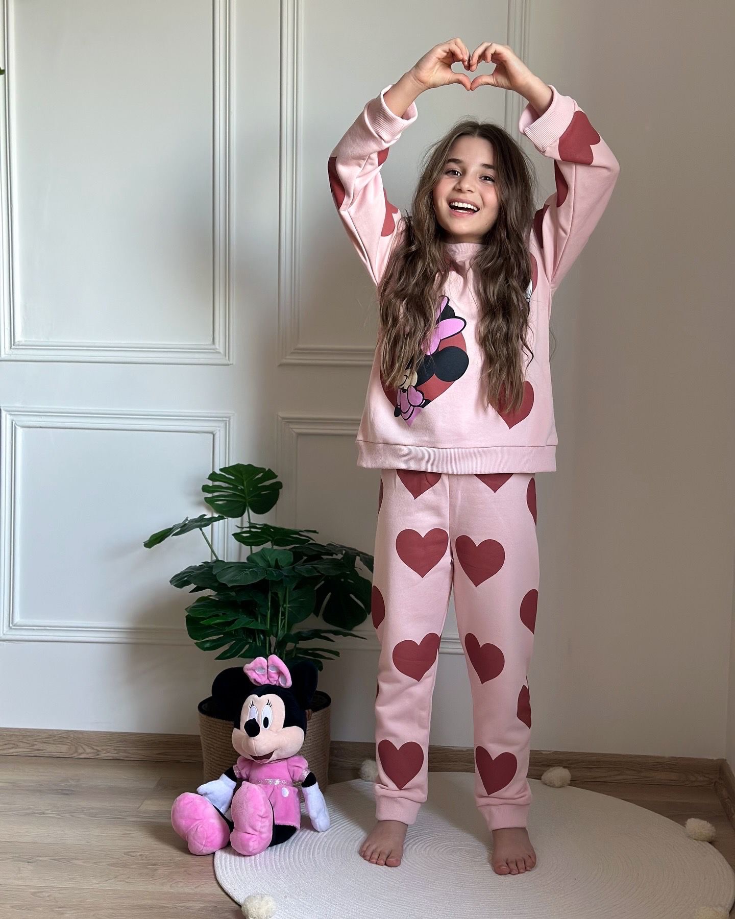 Pembe Kalp Detaylı Minnie Eşofman Takımı