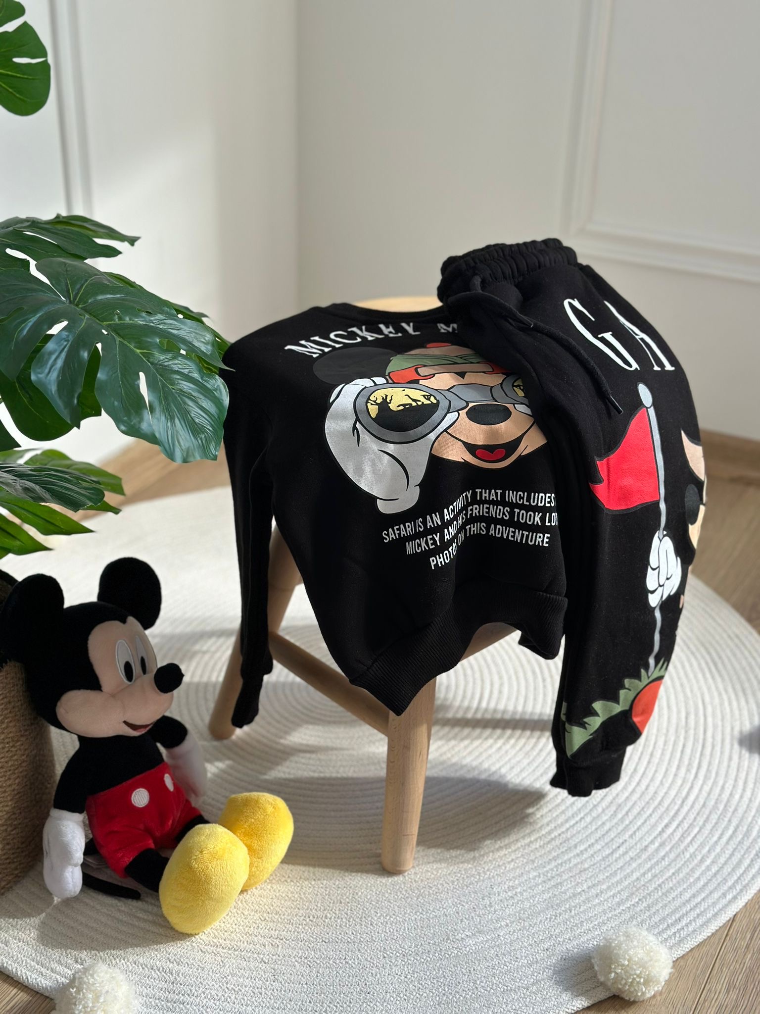 Siyah Bayraklı Mickey Mouse Eşofman Takımı