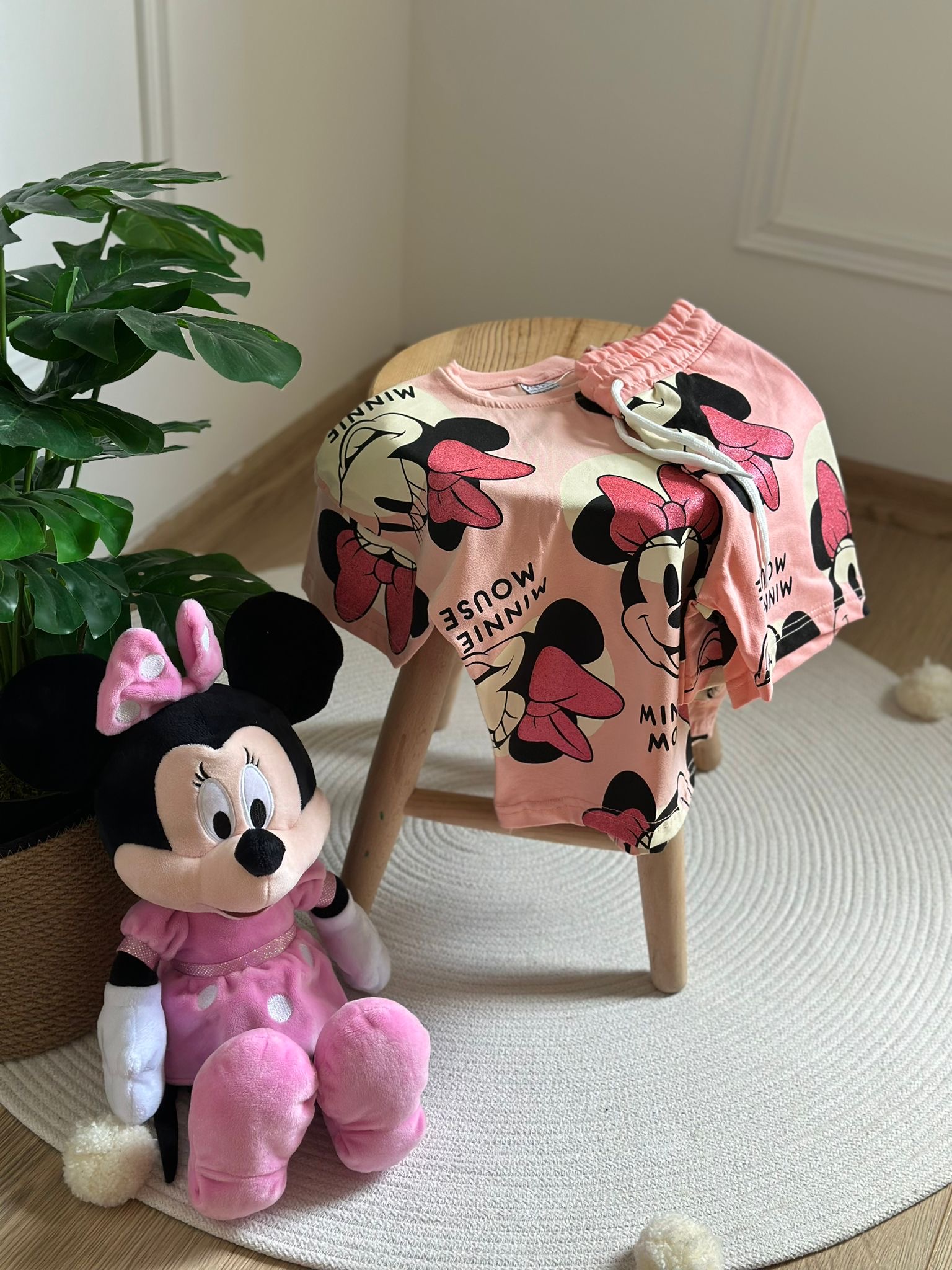 Pembe Minnie Mouse Figürlü Şortlu Takım