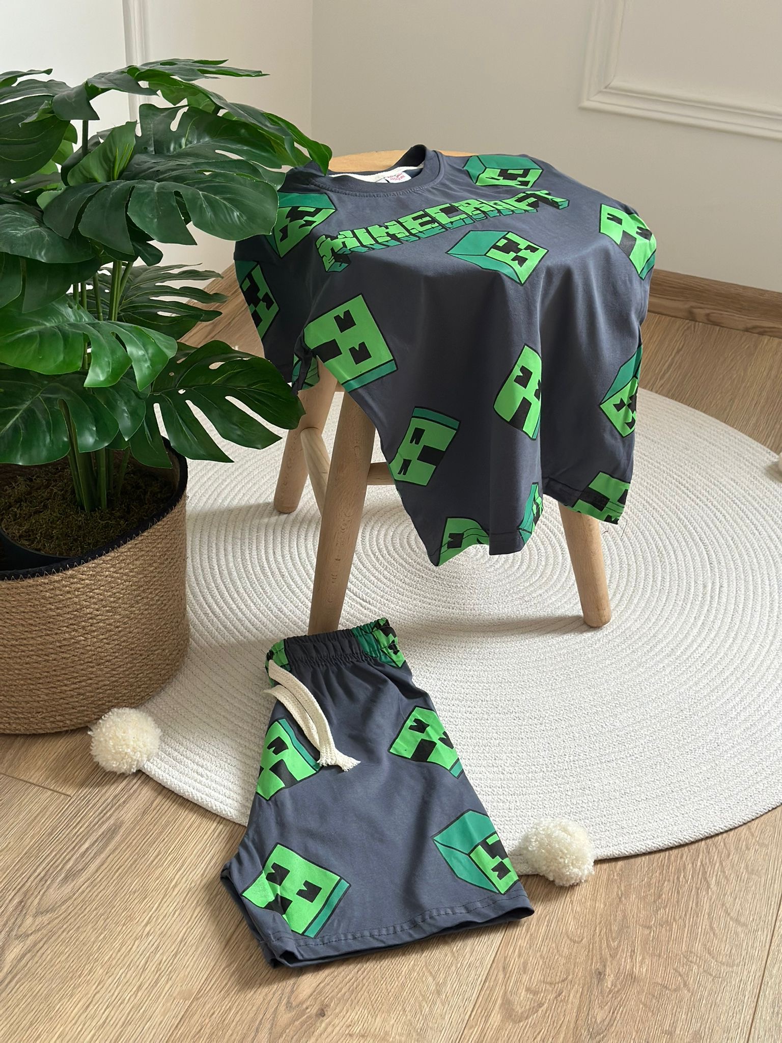 Füme Üzeri Yeşil Minecraft Şortlu Takım