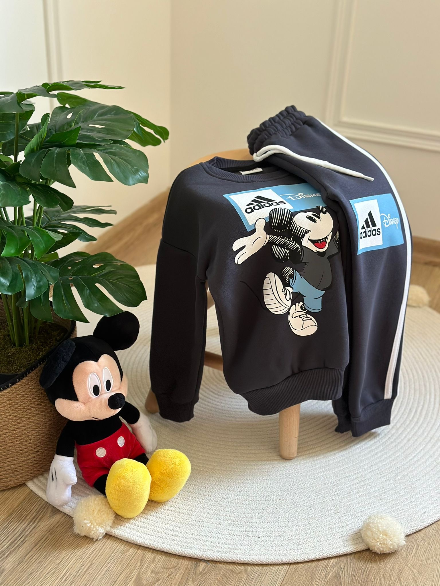 Siyah Sporcu Mickey Logo Detaylı Eşofman Takımı