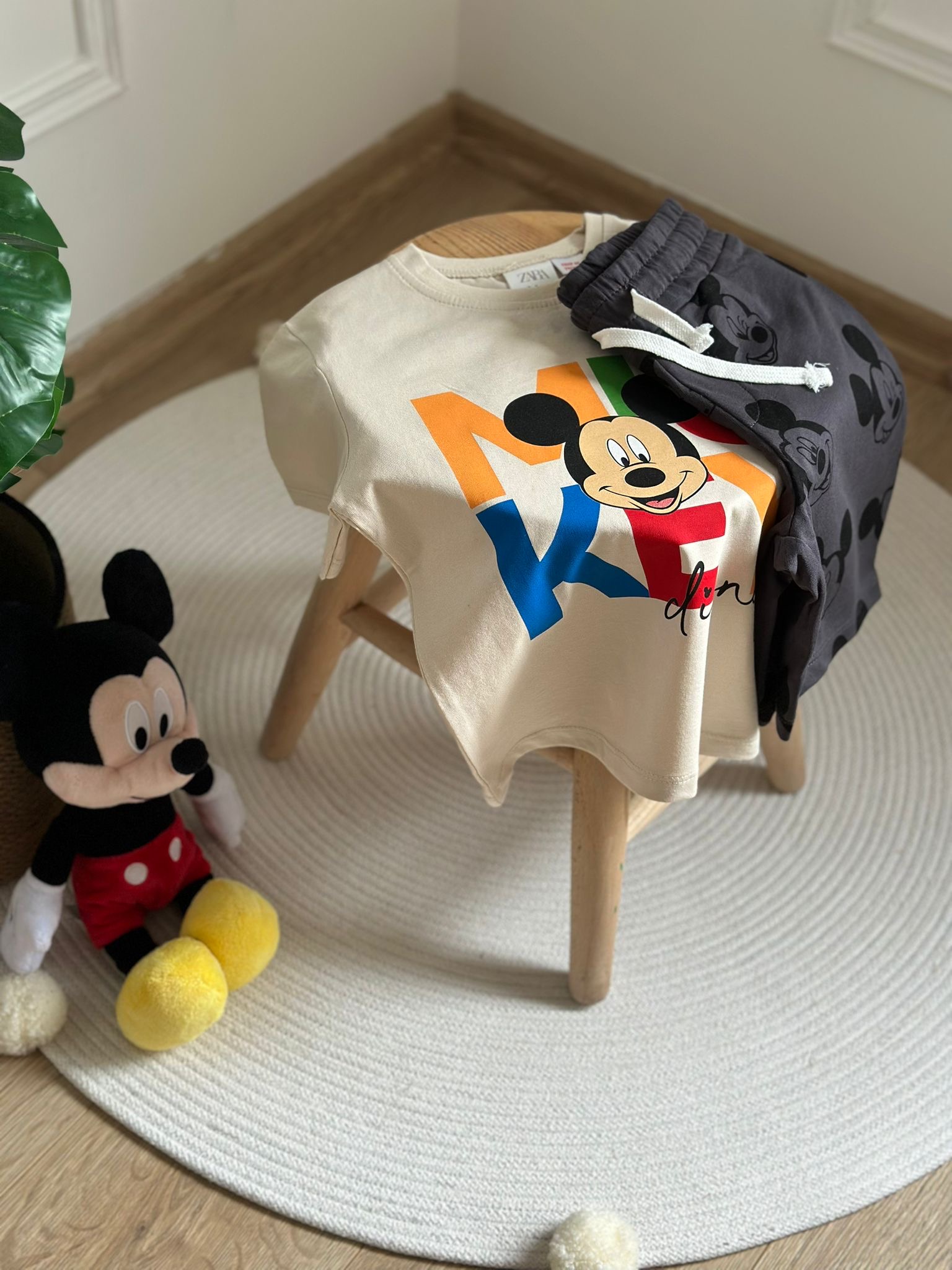 Renkli Mickey Şortlu Takım