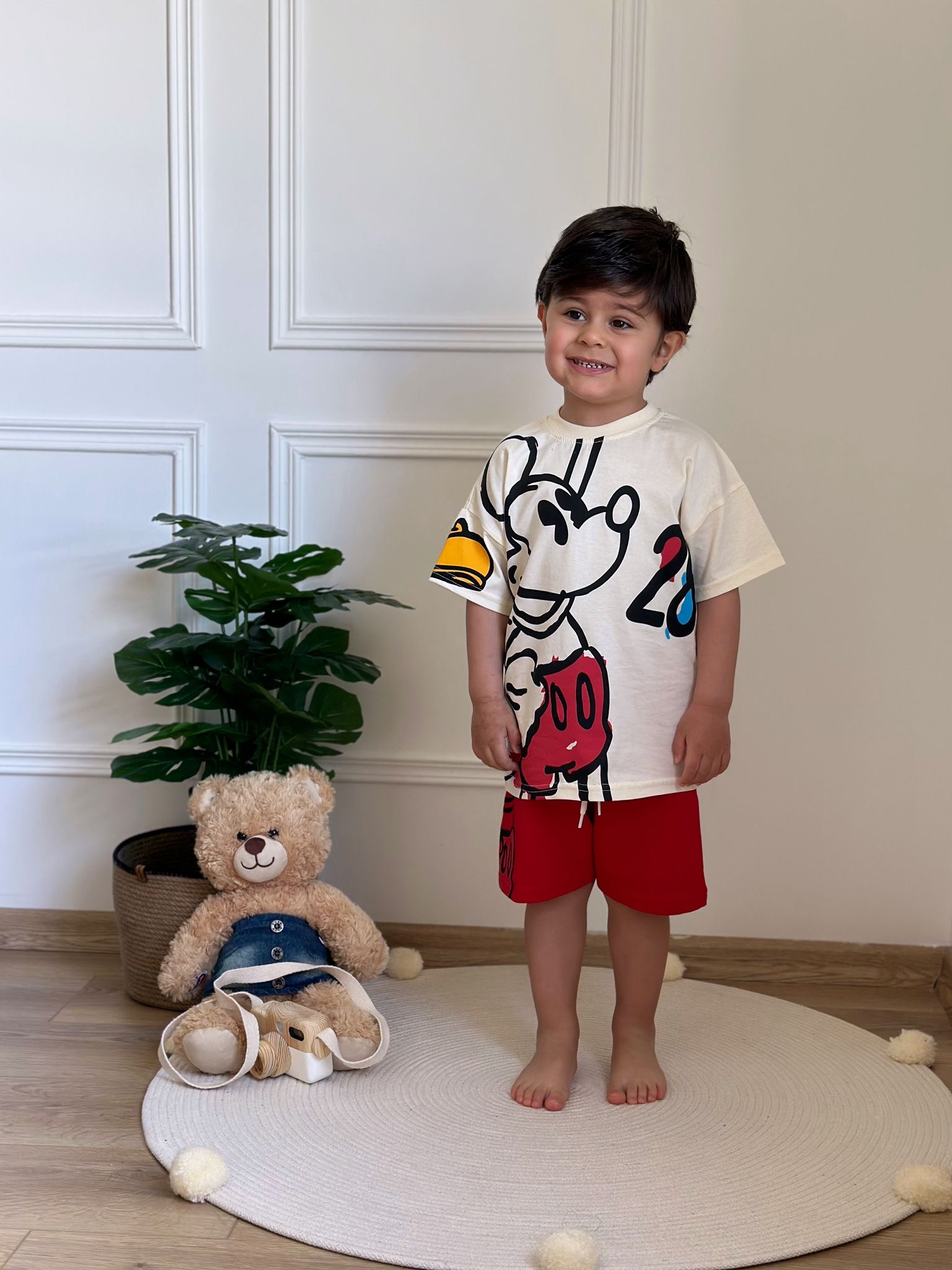Mickey Mouse 28 Baskılı Kırmızı Şortlu Takım