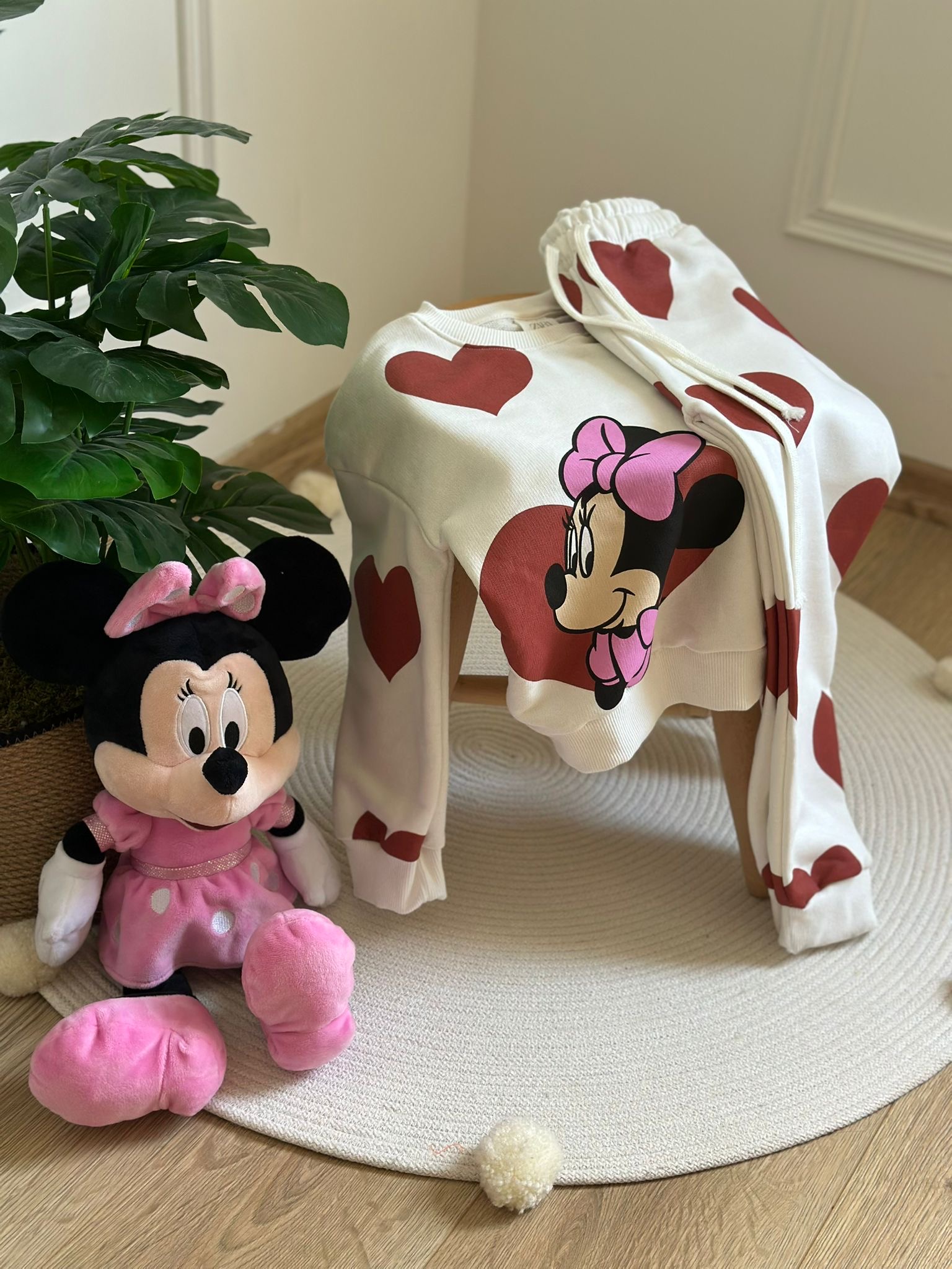 Beyaz Kalp Detaylı Minnie Eşofman Takımı