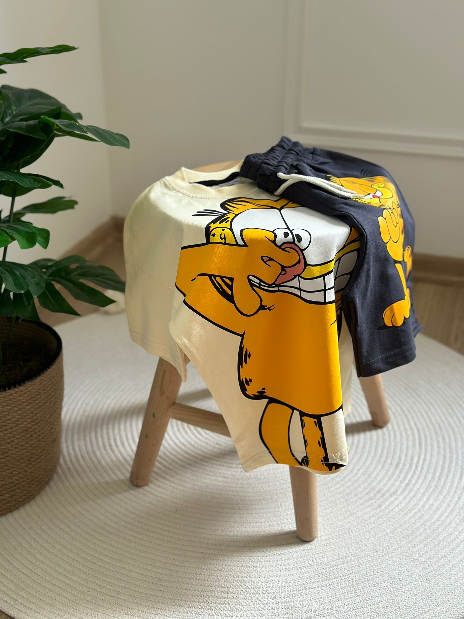 Garfield Şortlu Takım