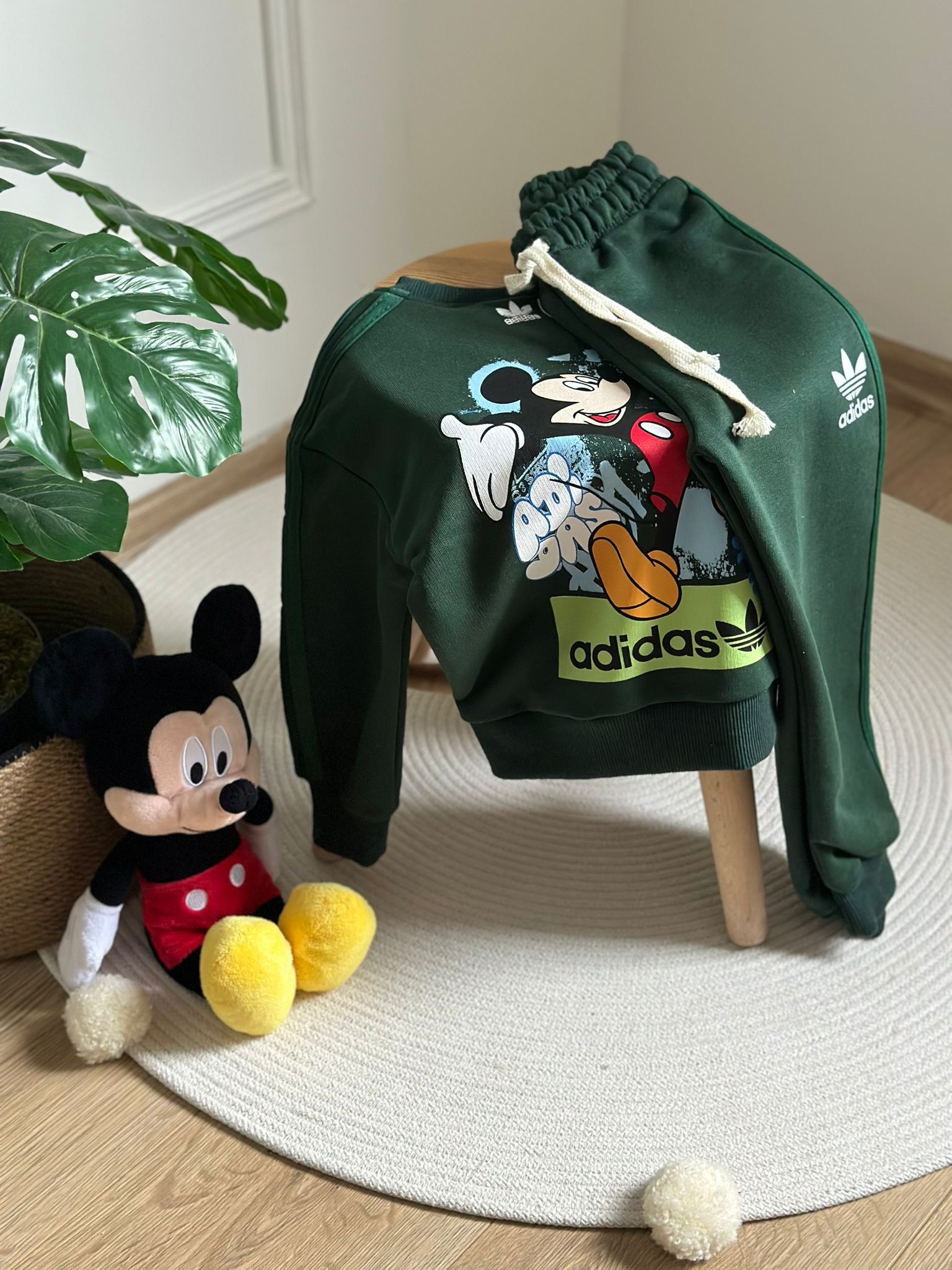 Yeşil Üzeri Renkli Sporcu Mickey Sırt Baskılı Eşofman Takımı