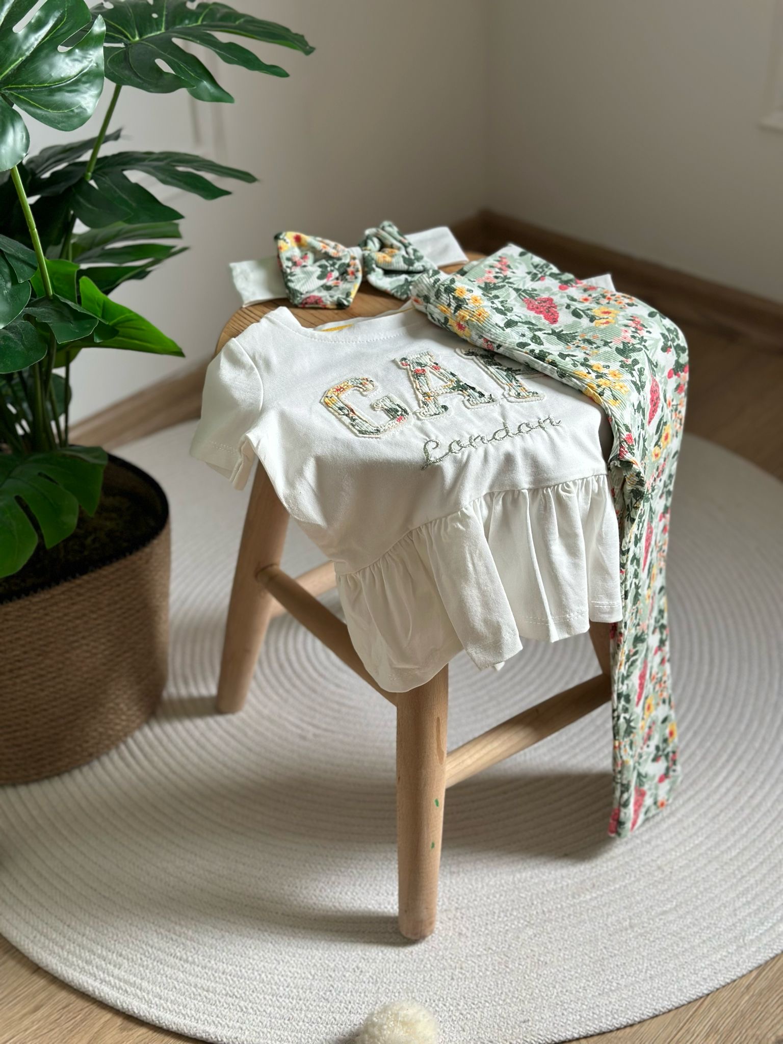 Renkli Çiçekli Gap London Bandana ve Taytlı Takım