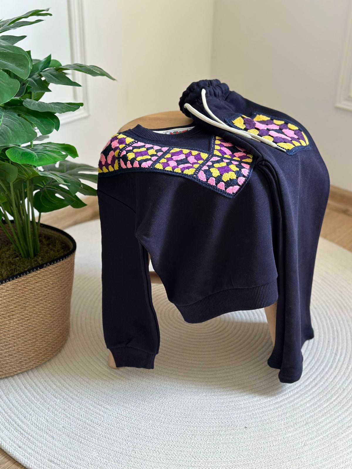 Siyah Motif Detaylı Eşofman Takımı