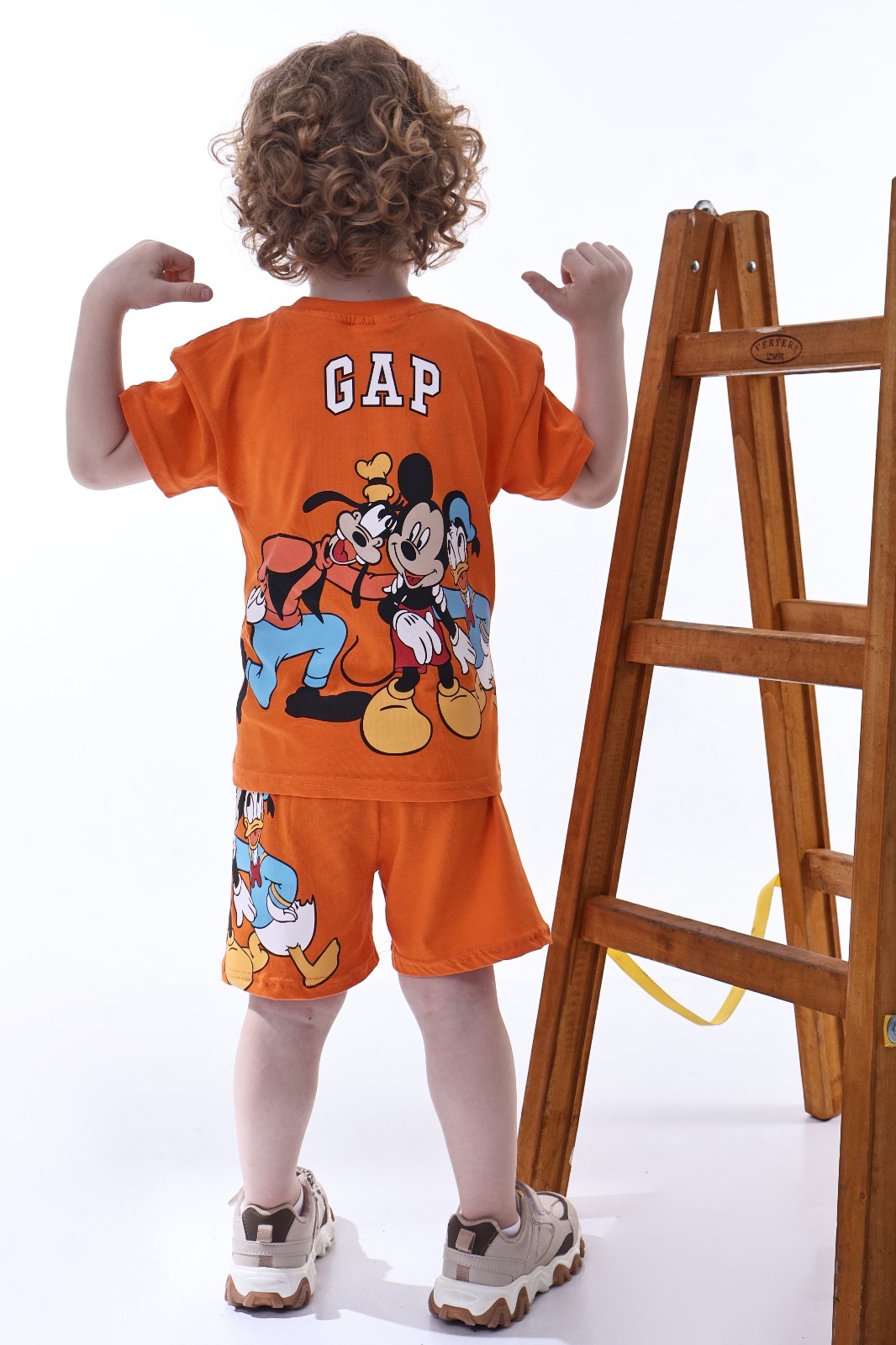 Turuncu Mickey Ve Arkadaşları Sırt Baskılı Gap Şortlu Takım