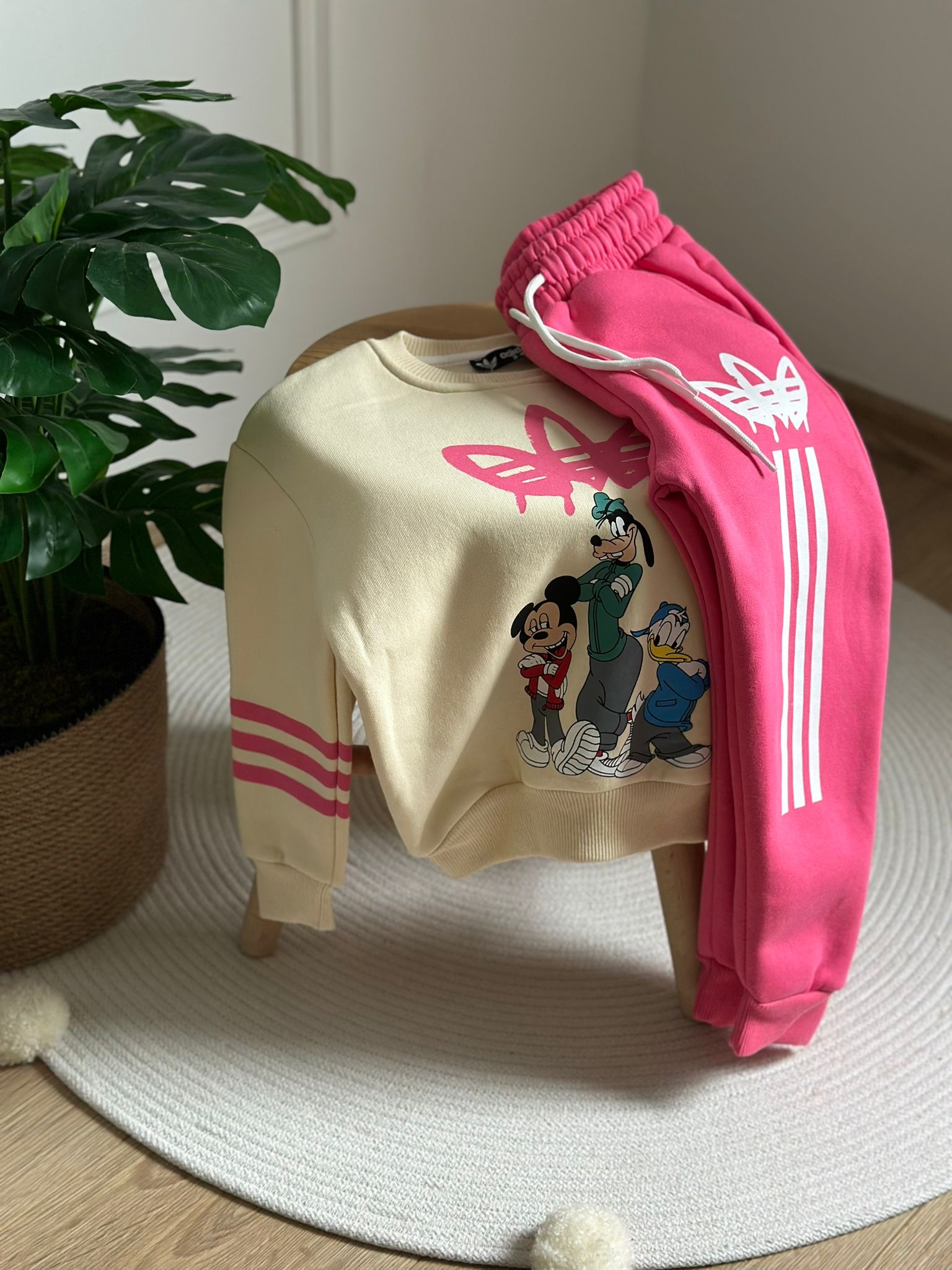 Pembe Sporcu Mickey ve Arkadaşları
