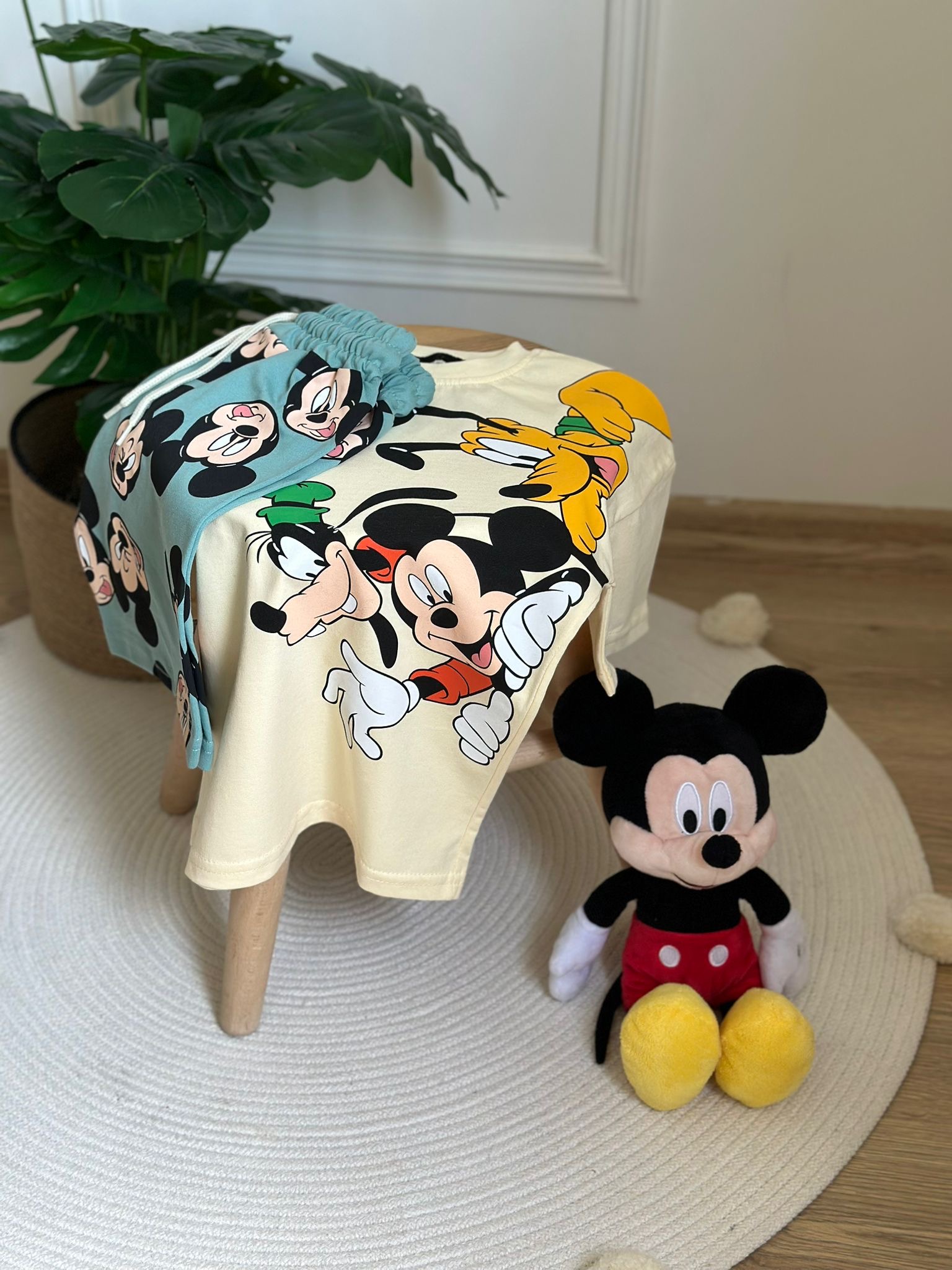 Mickey ve Arkadaşları Şortlu Takım