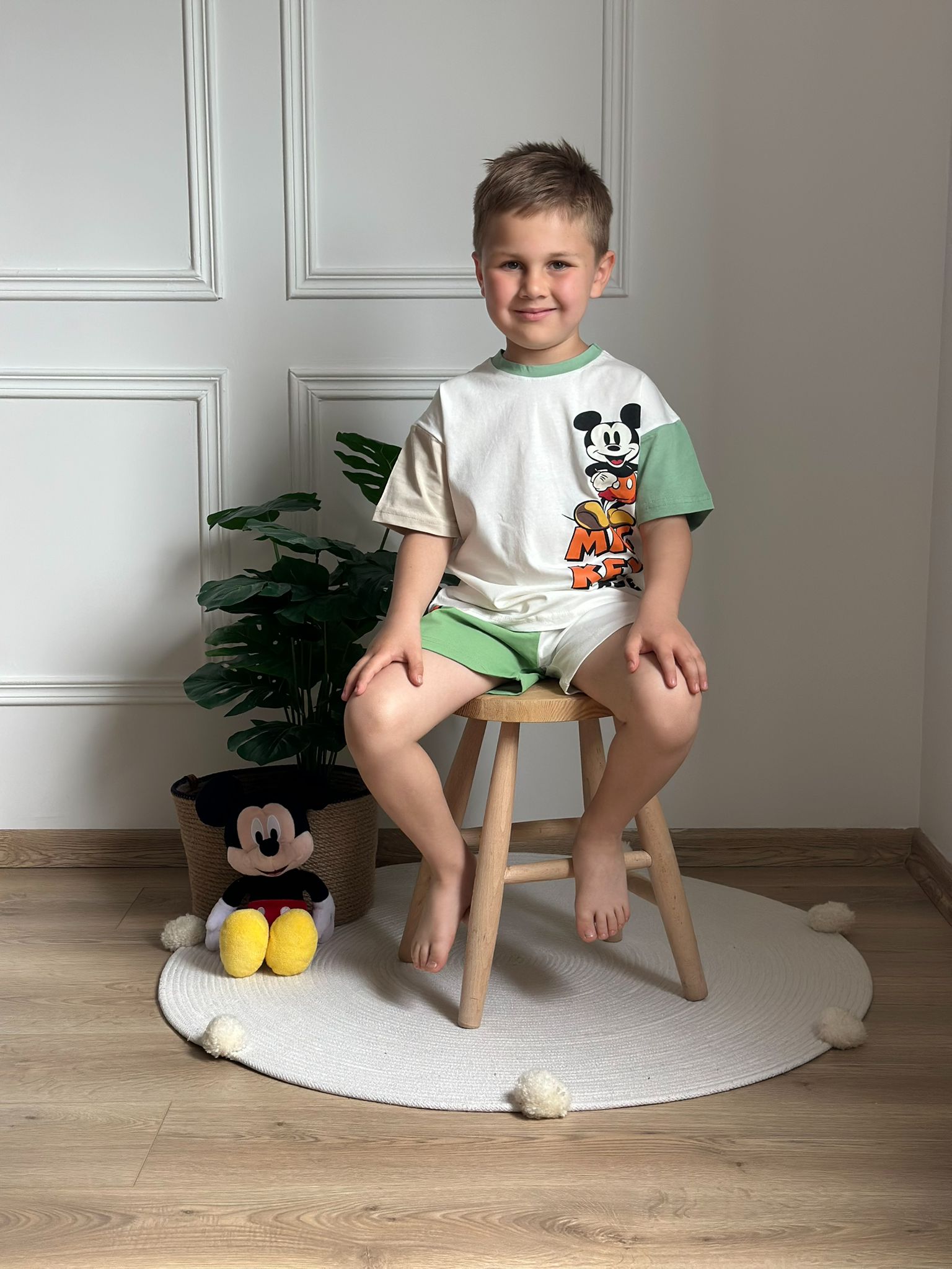 Renkli Kol Detaylı Mickey Şortlu Takım