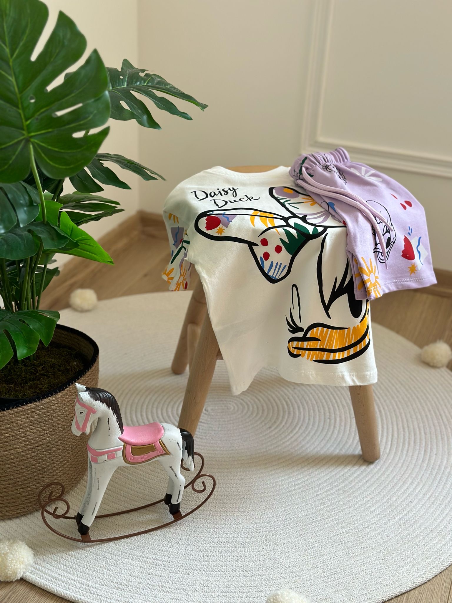 Daisy Duck Sırt Baskılı Şortlu Takım