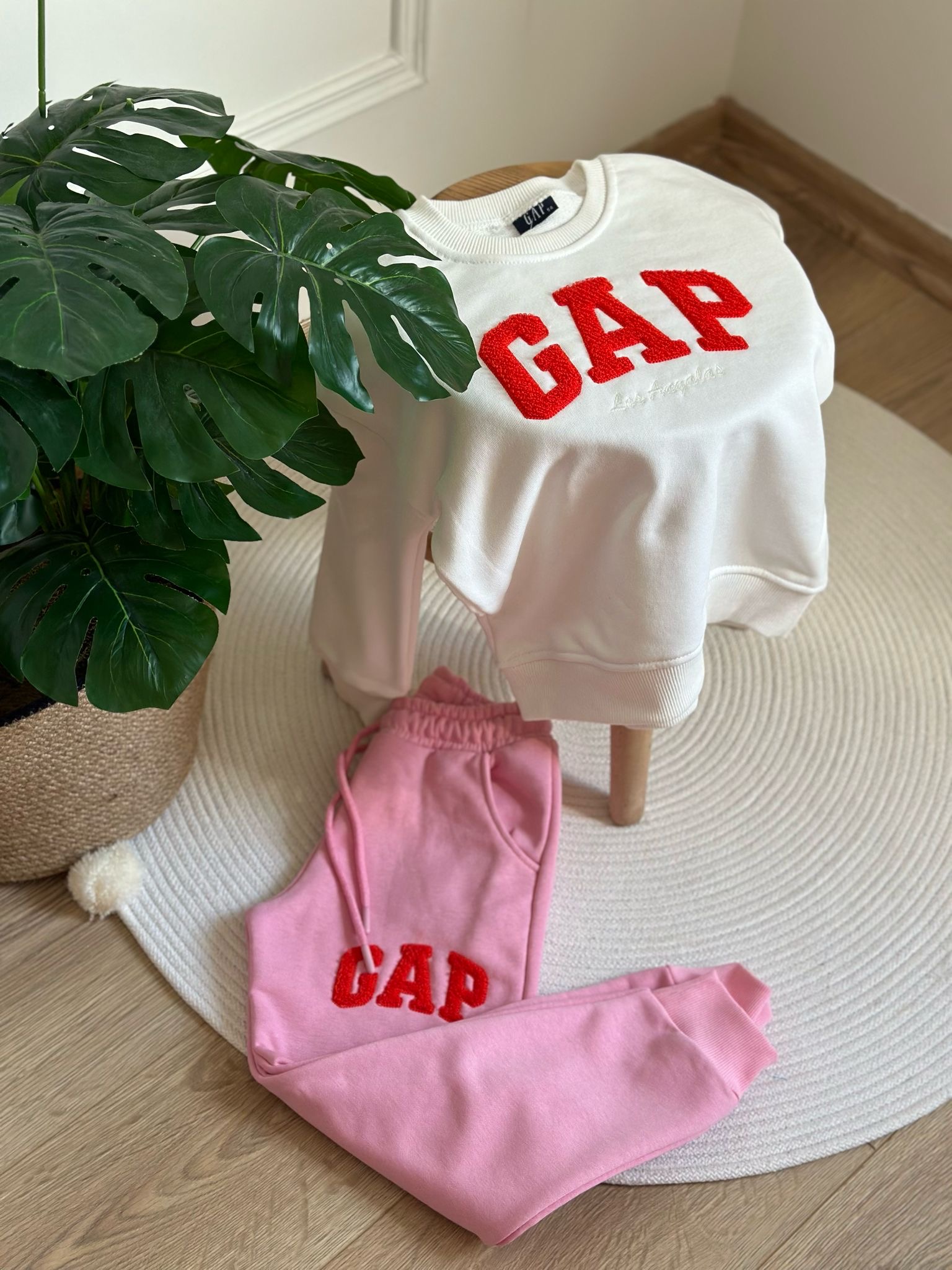 Pembe Punch İşlemeli Gap Eşofman Takımı