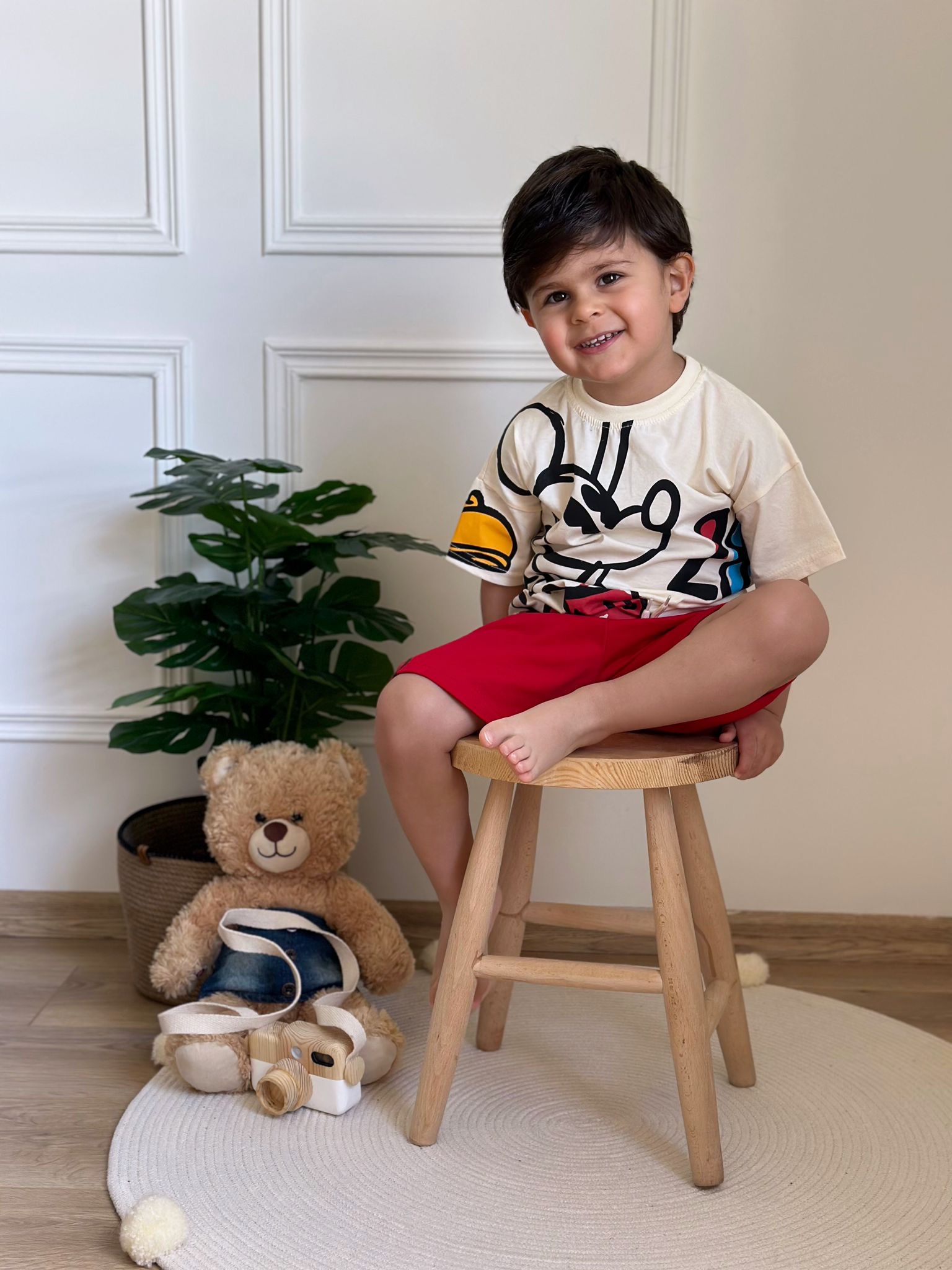 Mickey Mouse 28 Baskılı Kırmızı Şortlu Takım