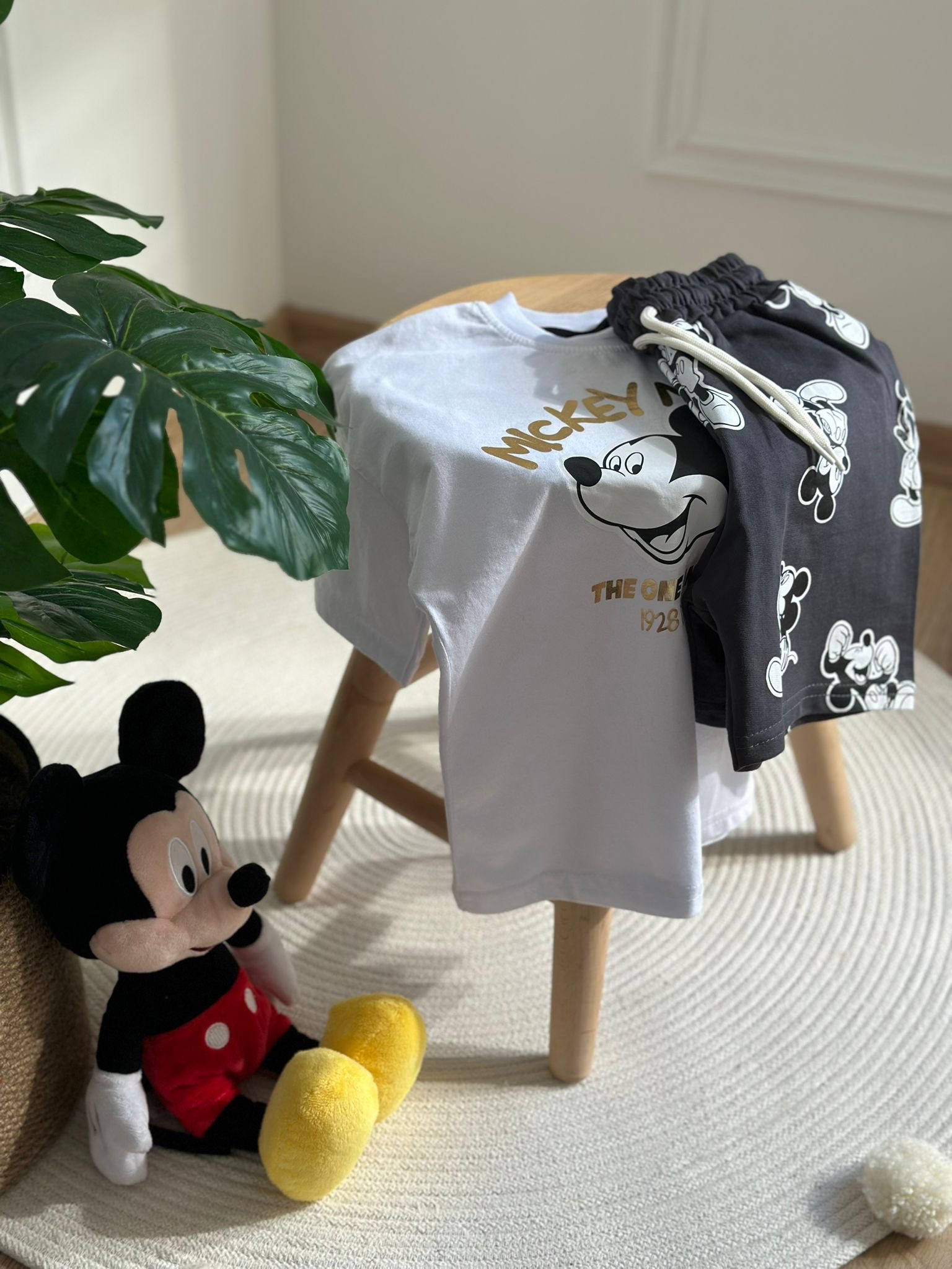 Gold Baskılı Siyah Şortlu Mickey Takım