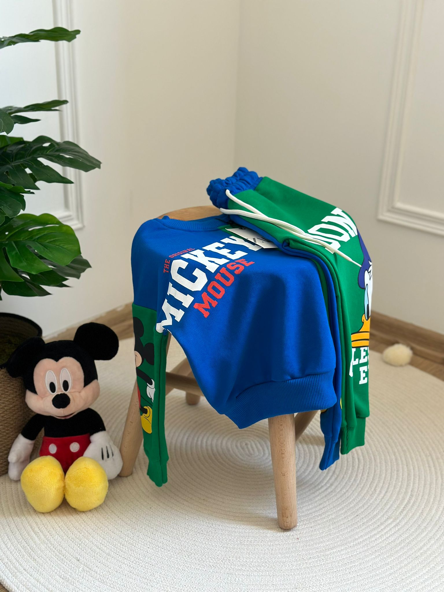 Çift Renkli Donald Duck ve Mickey Mouse Baskılı Eşofman Takımı