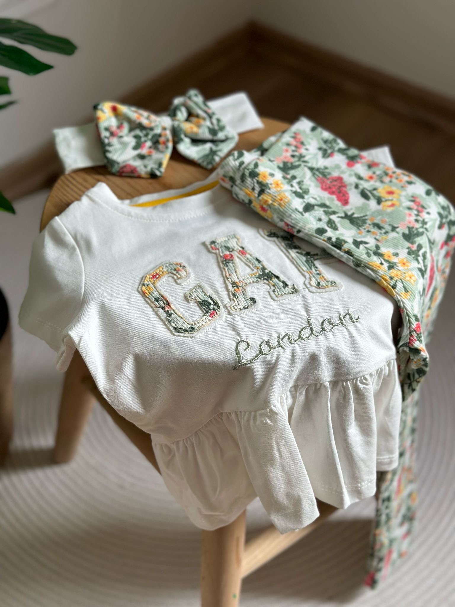Renkli Çiçekli Gap London Bandana ve Taytlı Takım