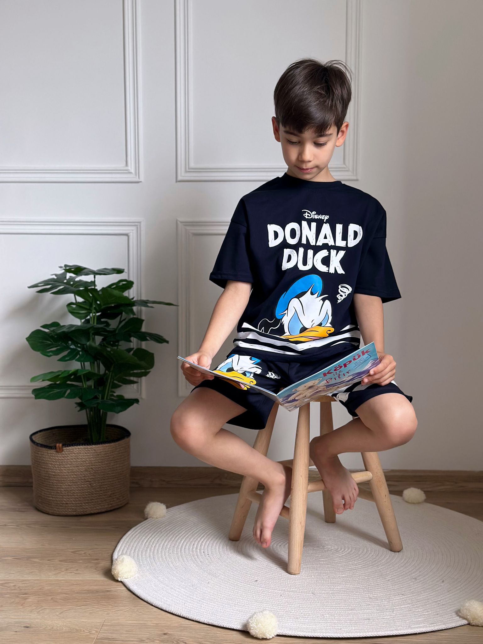 Siyah Beyaz Çizgi Detaylı Donald Duck Şortlu Takım