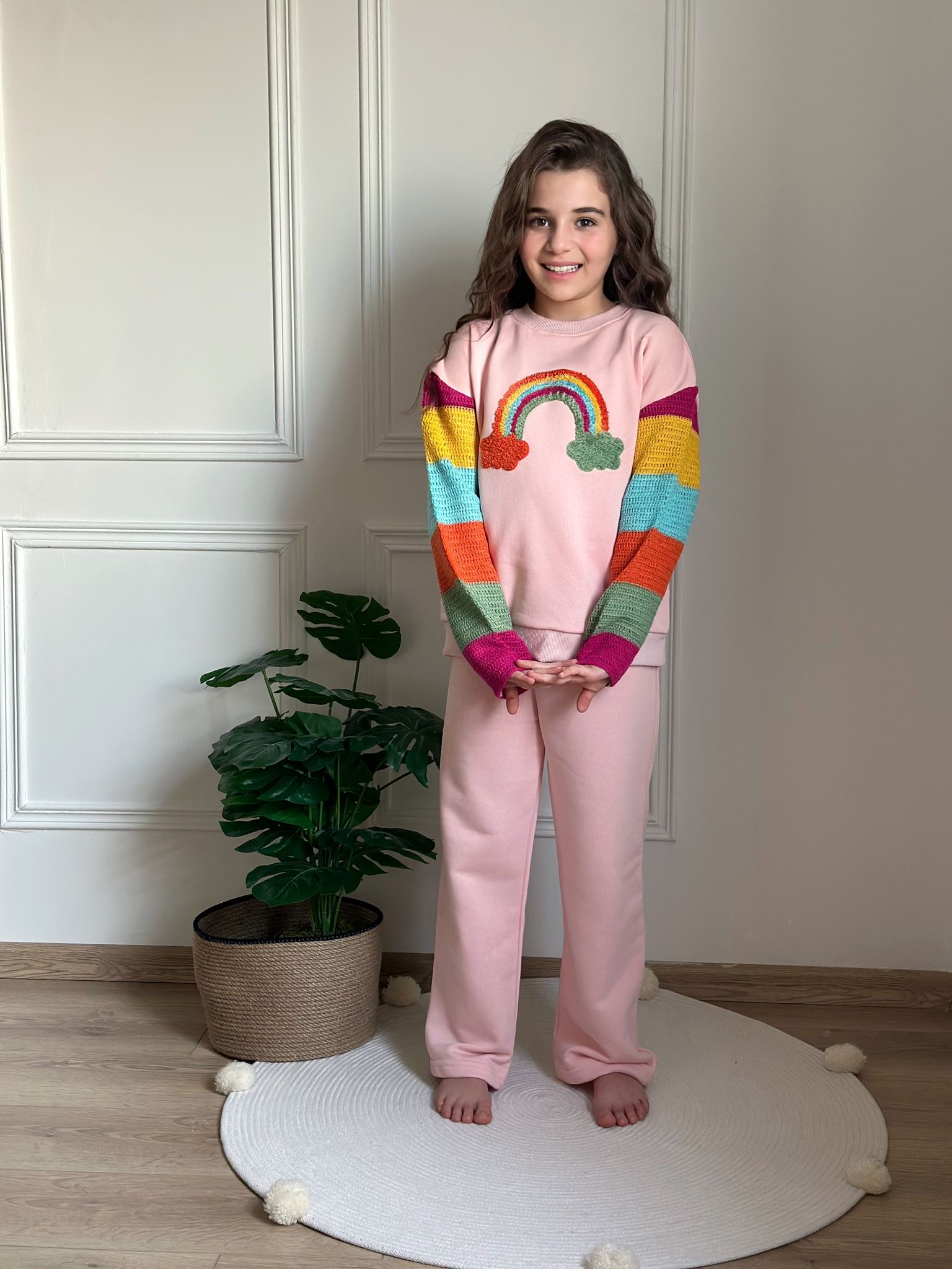 Pembe Üzeri Renkli Gökkuşağı İşlemeli Eşofman Takımı