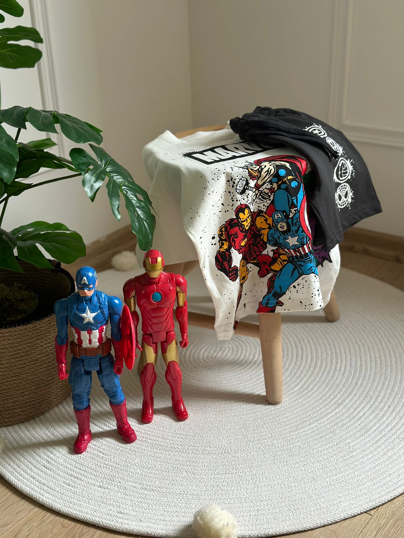 Marvel Siyah Şortlu Takım