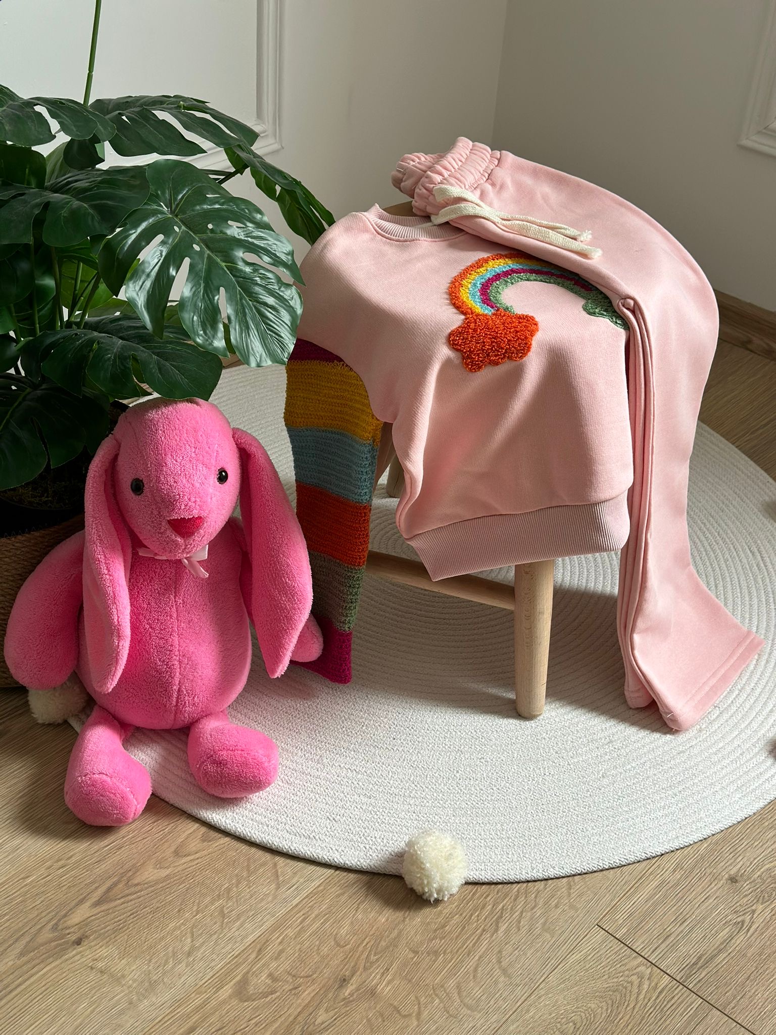 Pembe Üzeri Renkli Gökkuşağı İşlemeli Eşofman Takımı