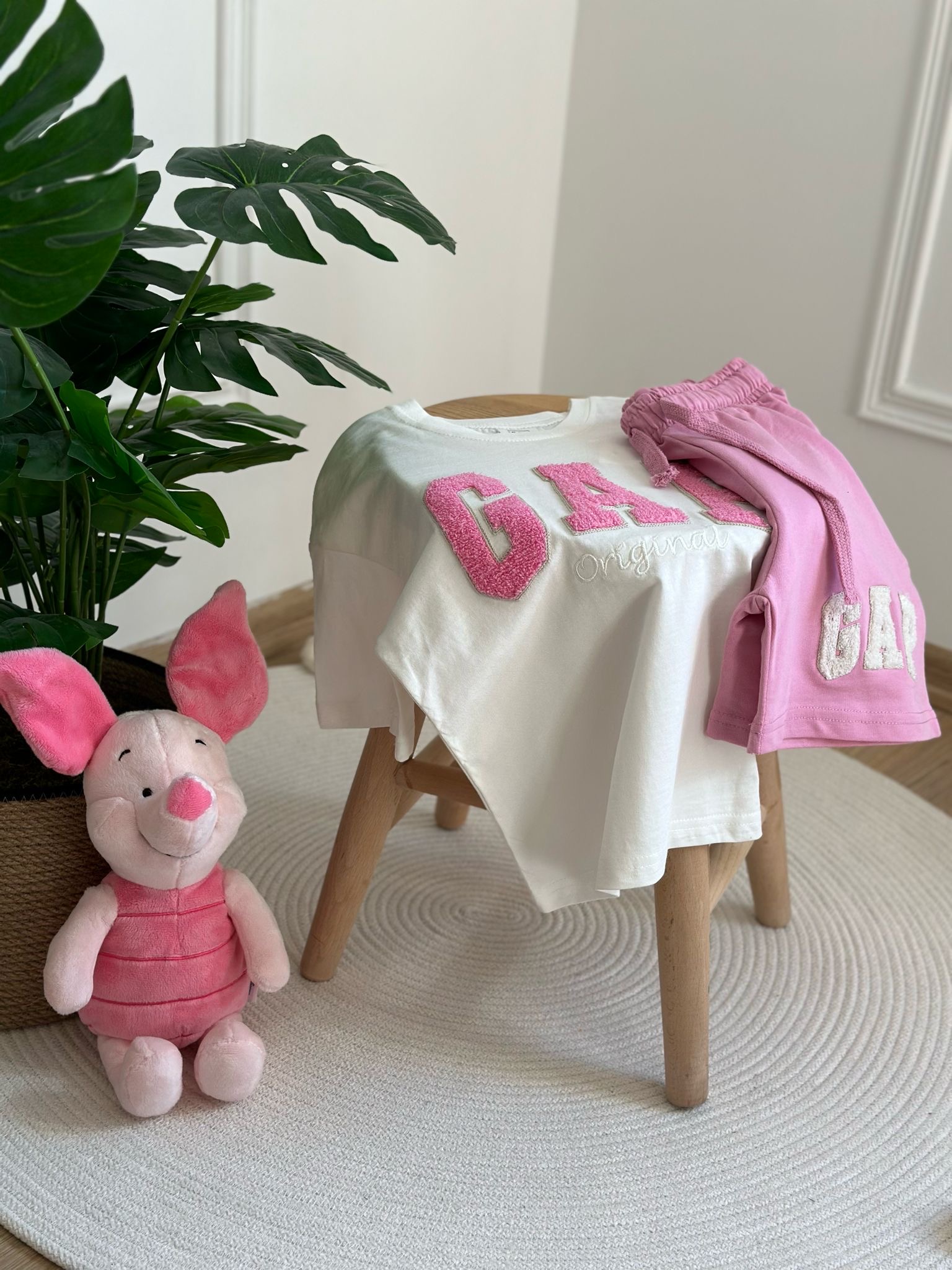 Pembe Punch İşlemeli Gap Şortlu Takım