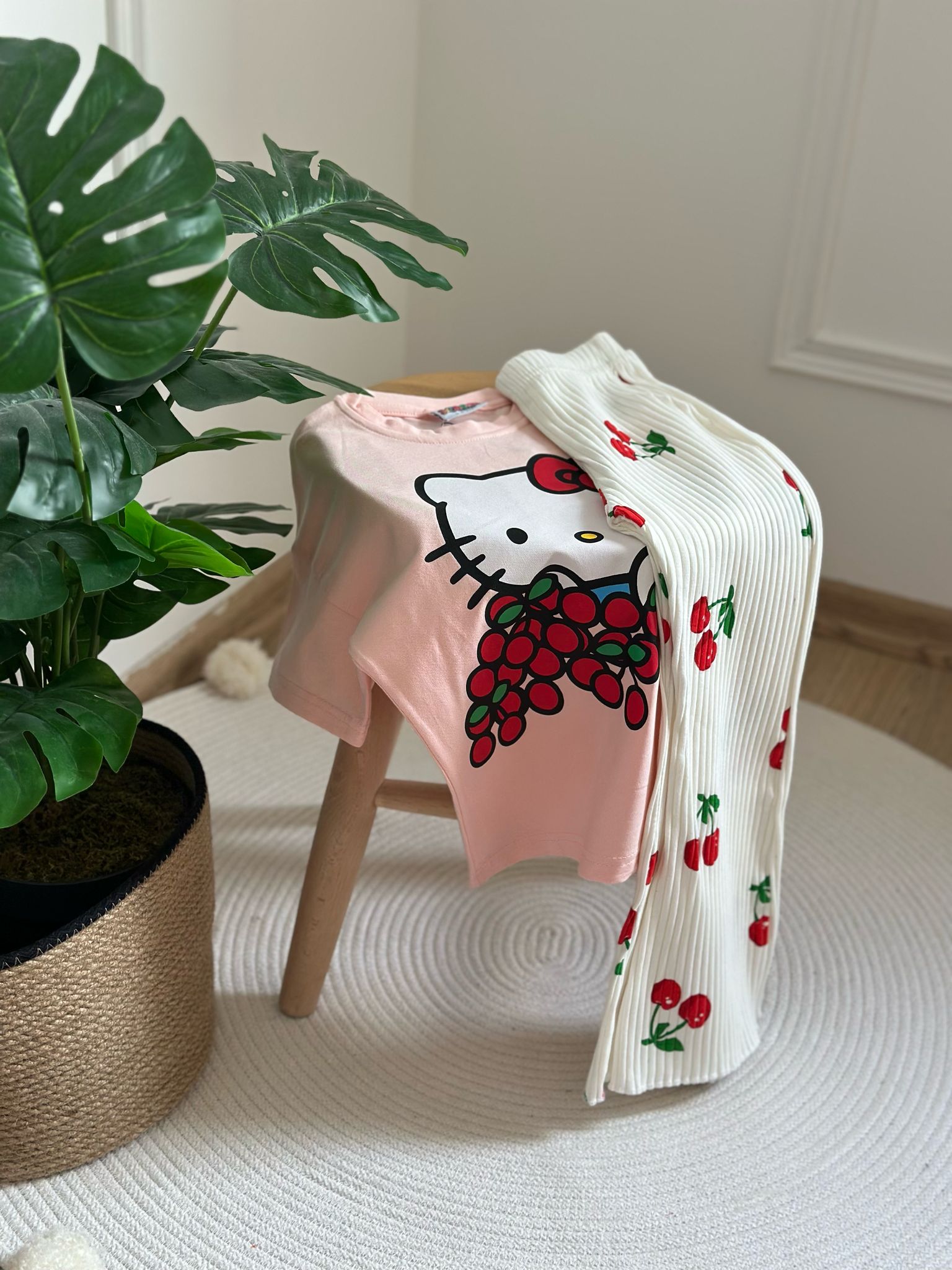 Hello Kitty Cherry İspanyol Takım