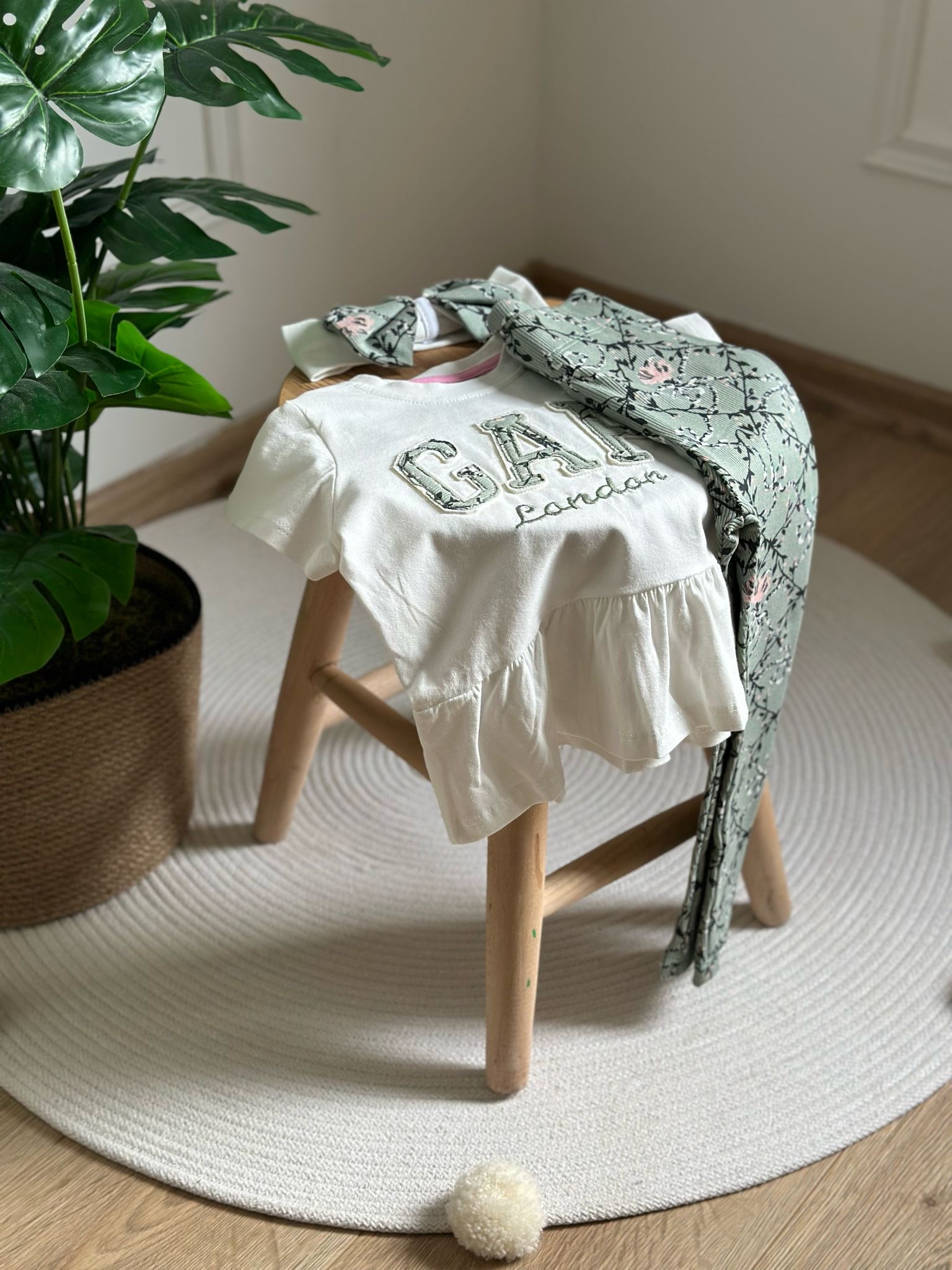 Haki Yeşil Gap London Bandana ve Taytlı Takım