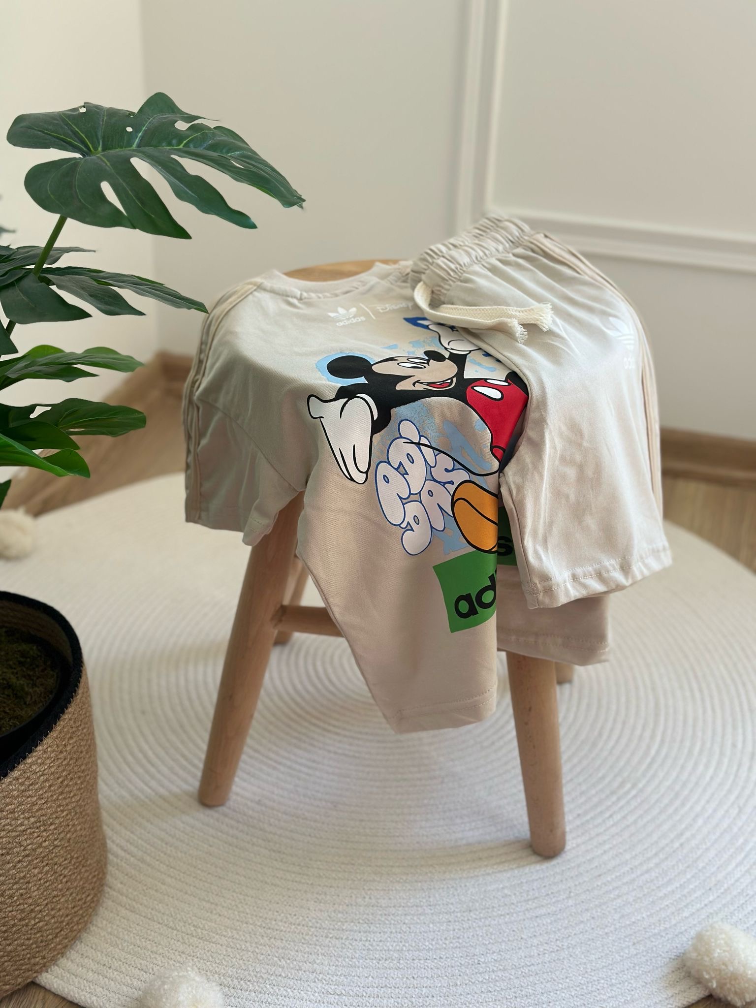 Krem Rengi Sporcu Mickey Şortlu Takım