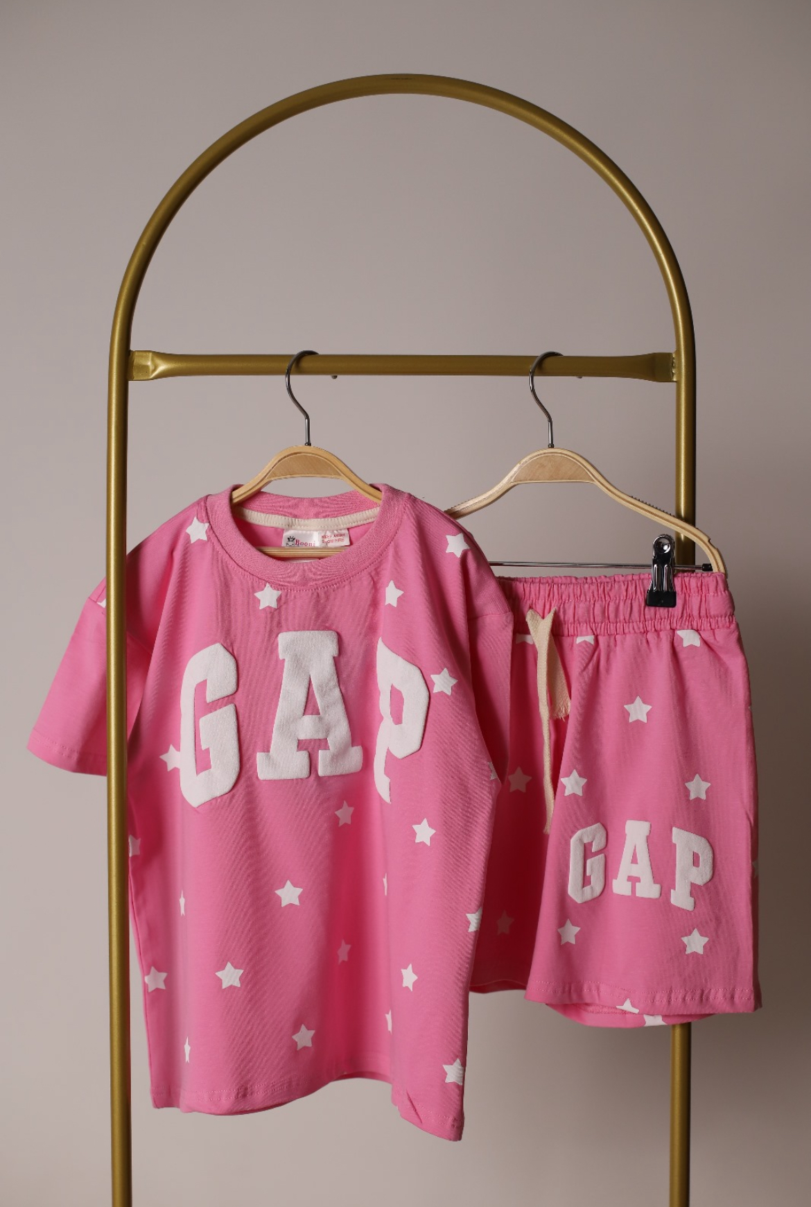 Pembe Yıldızlı Kabartma Detaylı Gap Şortlu Takım