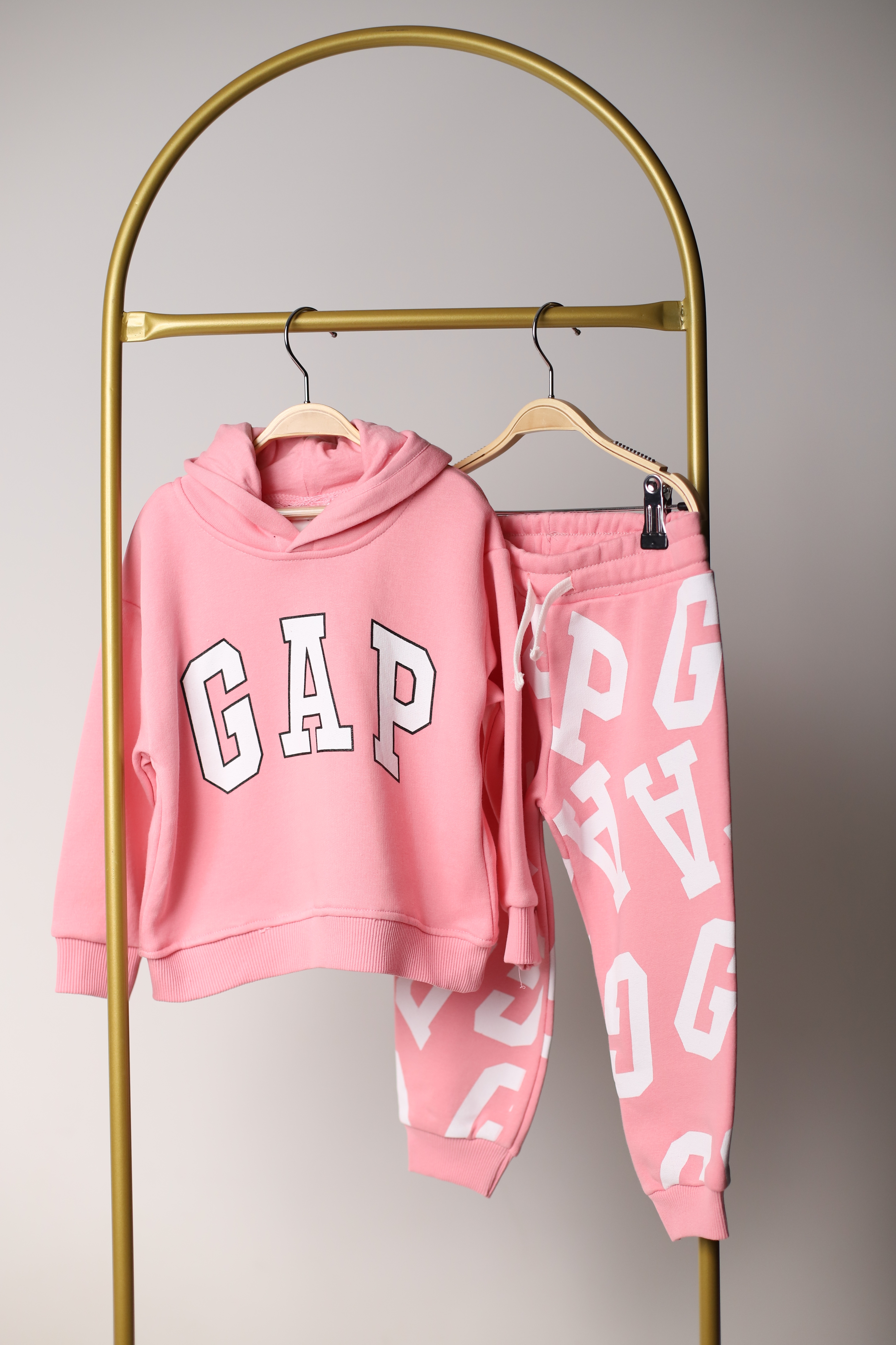 Pembe Gap Karışık Harf Baskılı Eşofman Takımı