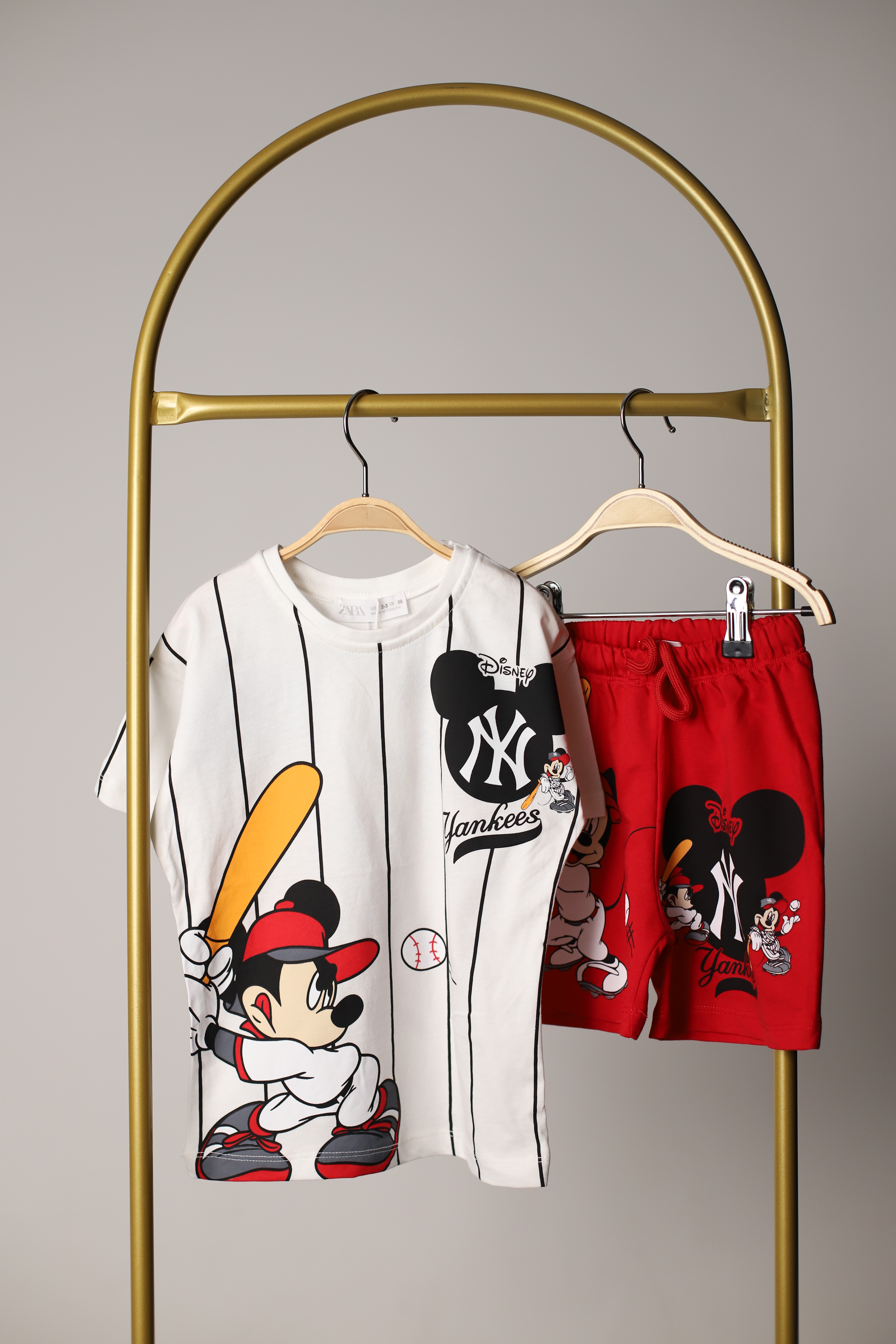 Beyzbolcu Mickey Kırmızı Şortlu Takım