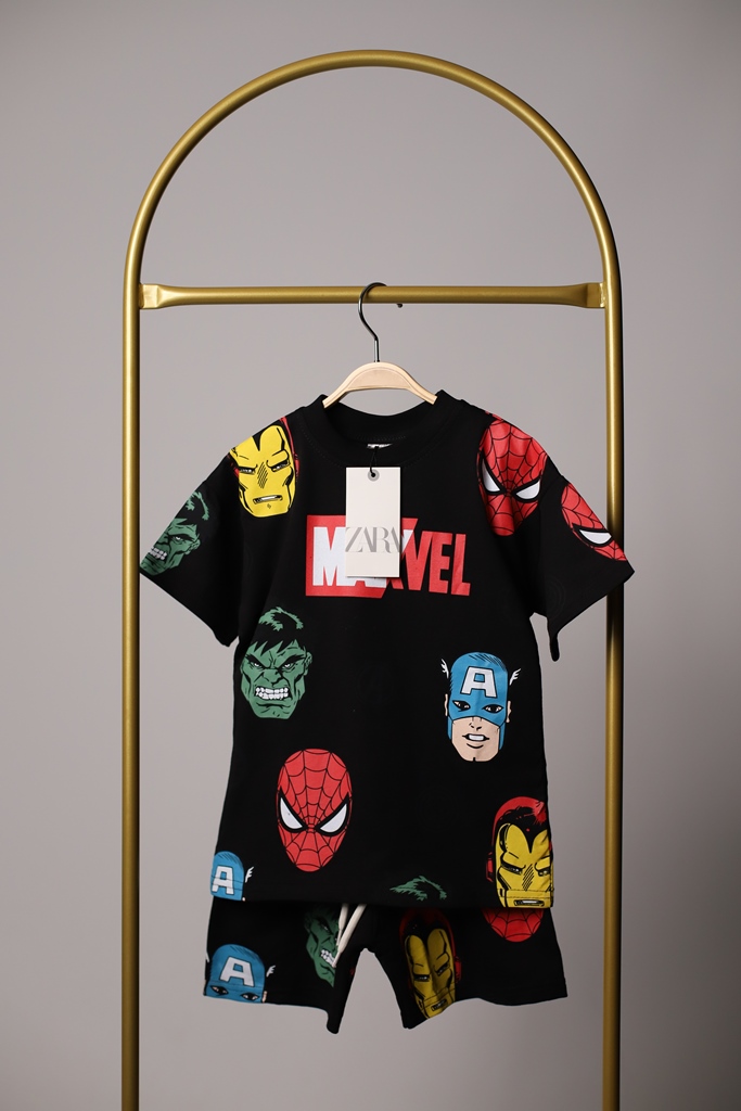 Siyah Marvel Baskılı Şortlu Takım