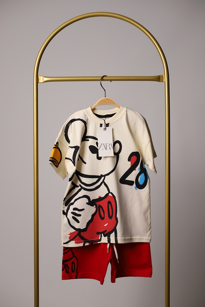 Mickey Mouse 28 Baskılı Kırmızı Şortlu Takım