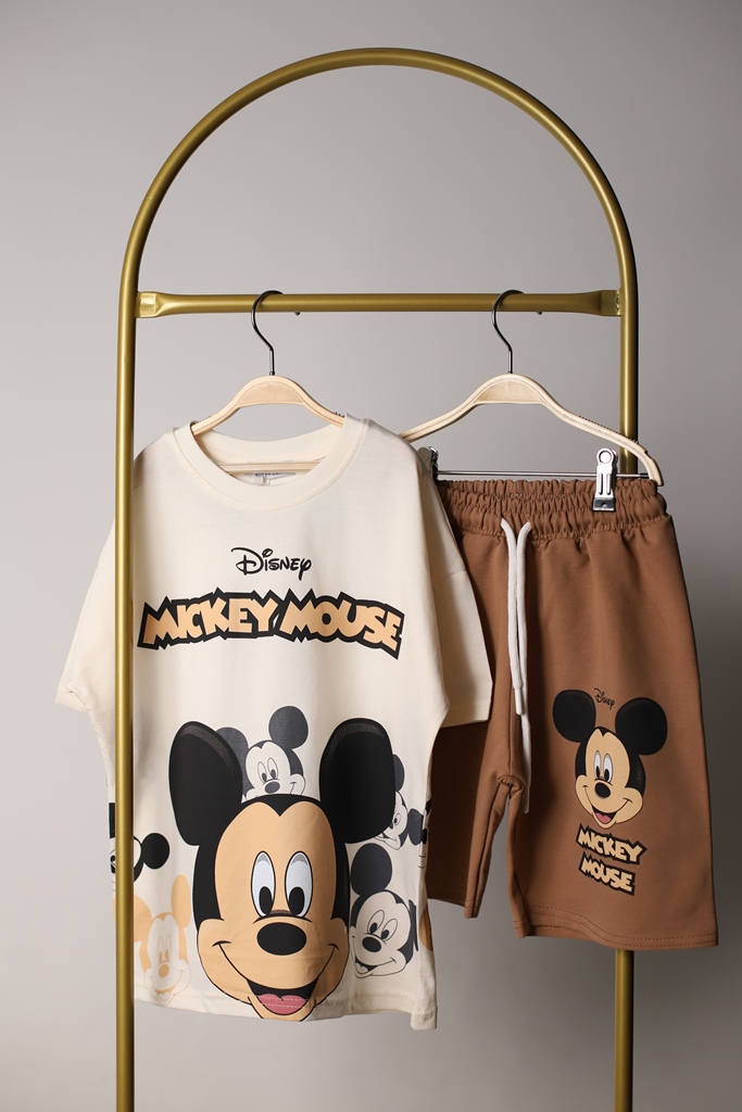 Sırt Baskılı Mickey Kahverengi Şortlu Takım